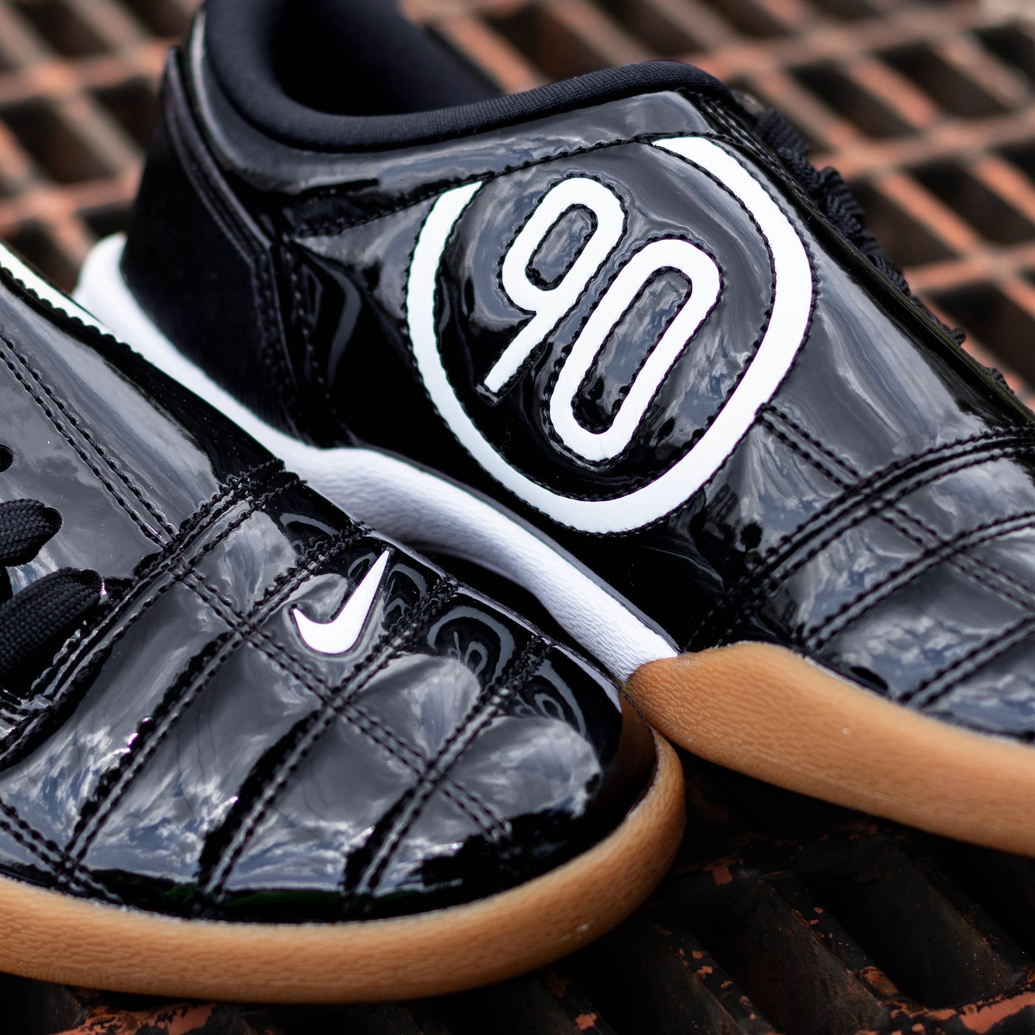 NIKE TOTAL 90 3 PATENT BLACK GUM W