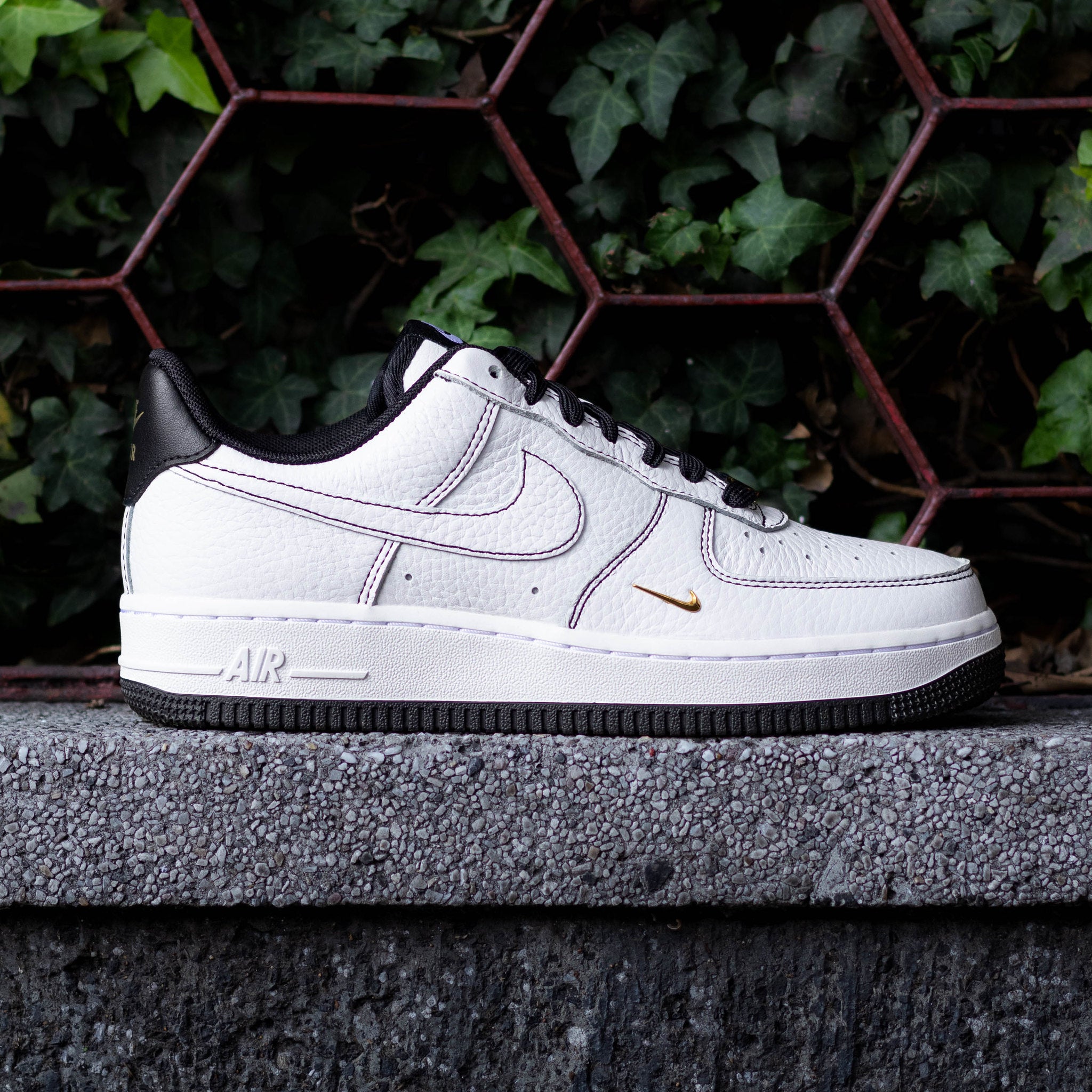 NIKE AIR FORCE ONE LOW MINI JEWEL BLACK WHITE W