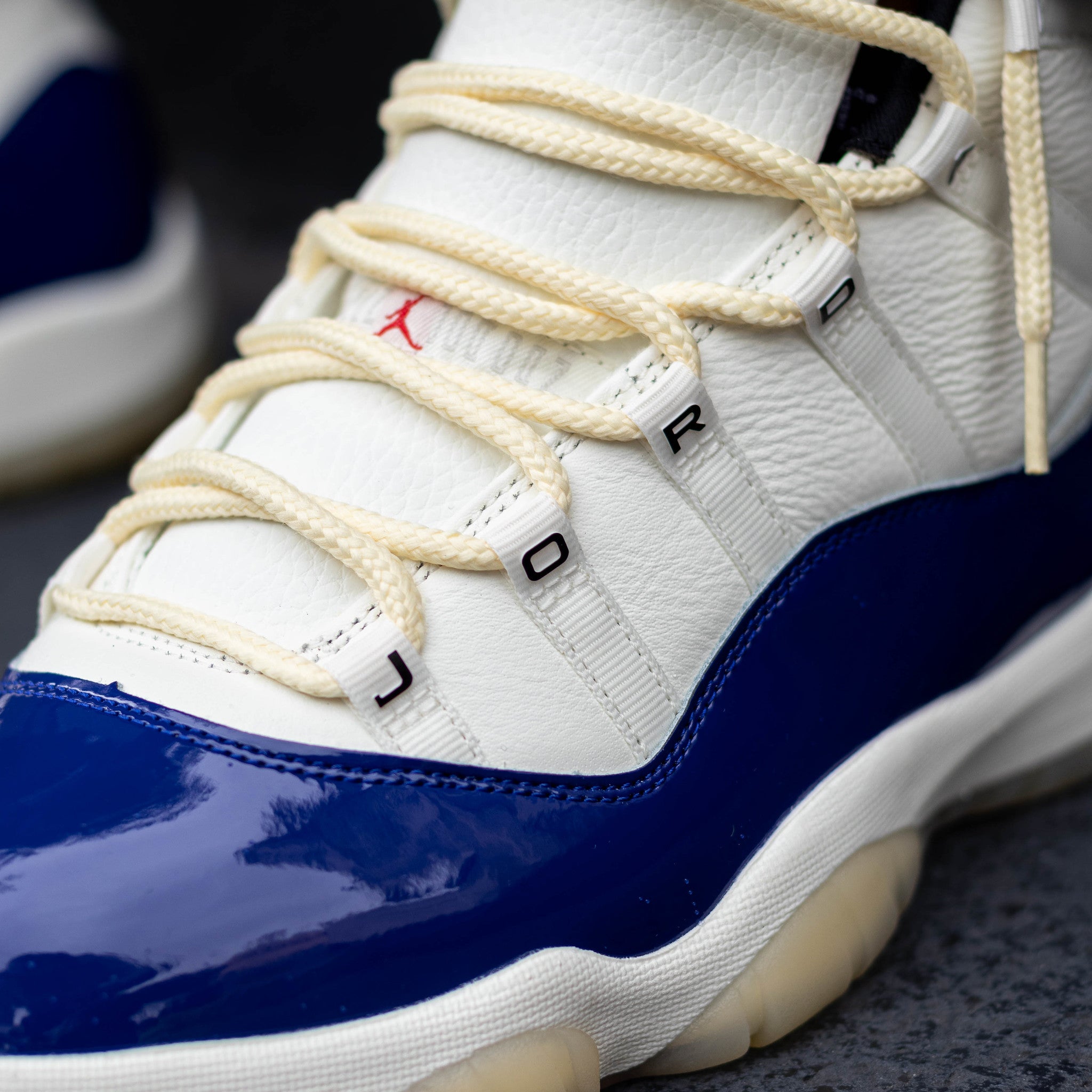 AIR JORDAN 11 RARE AIR