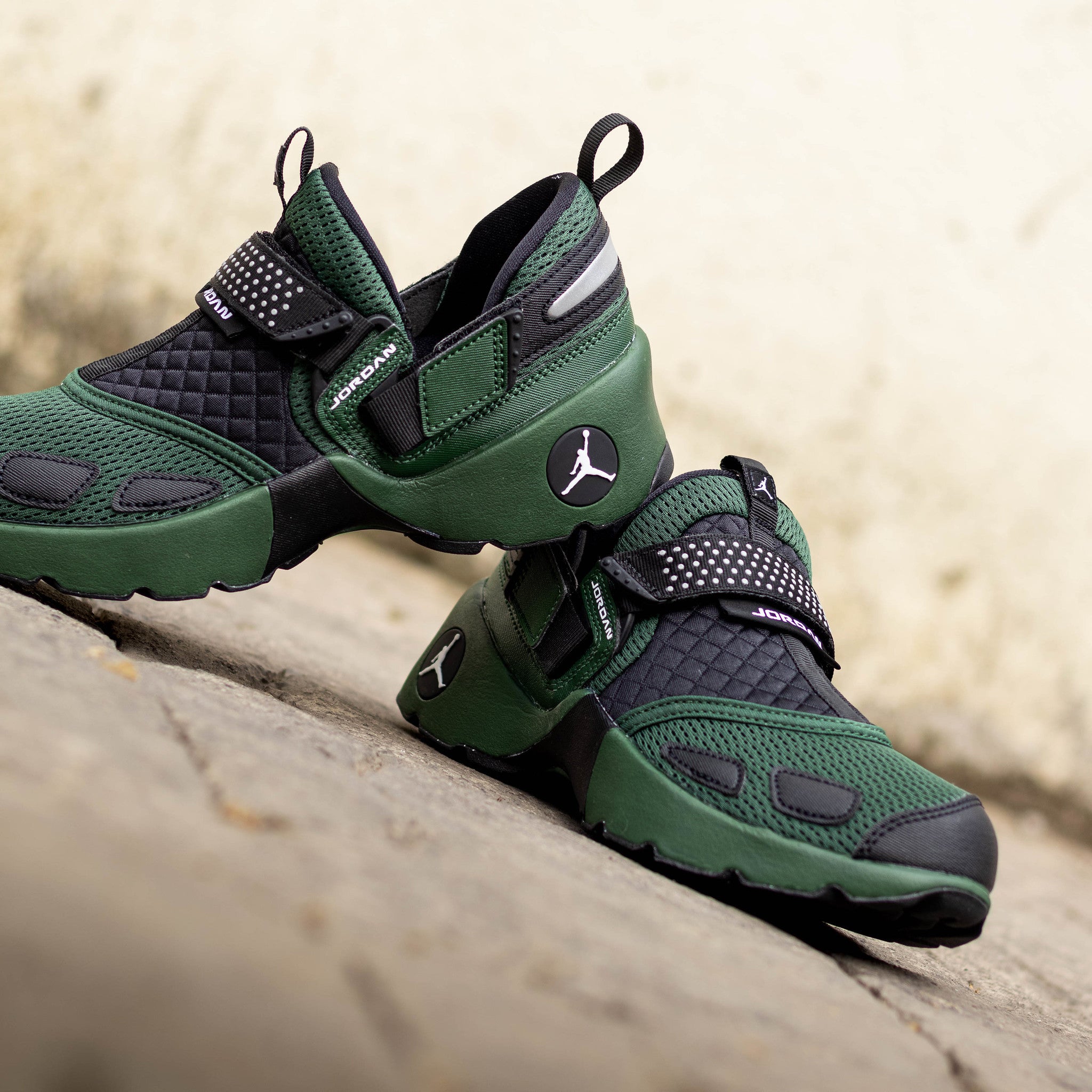 JORDAN TRUNNER LX FIR BLACK W