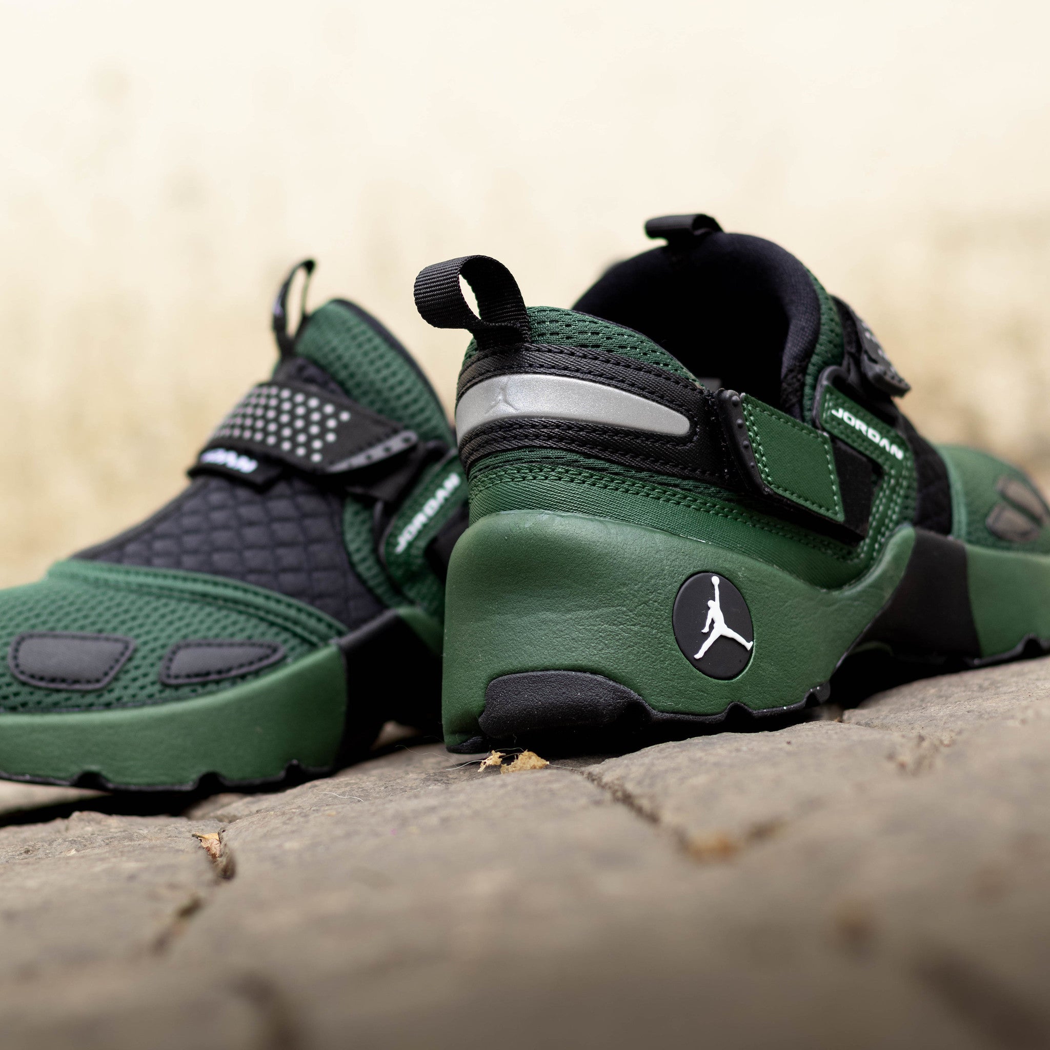 JORDAN TRUNNER LX FIR BLACK W