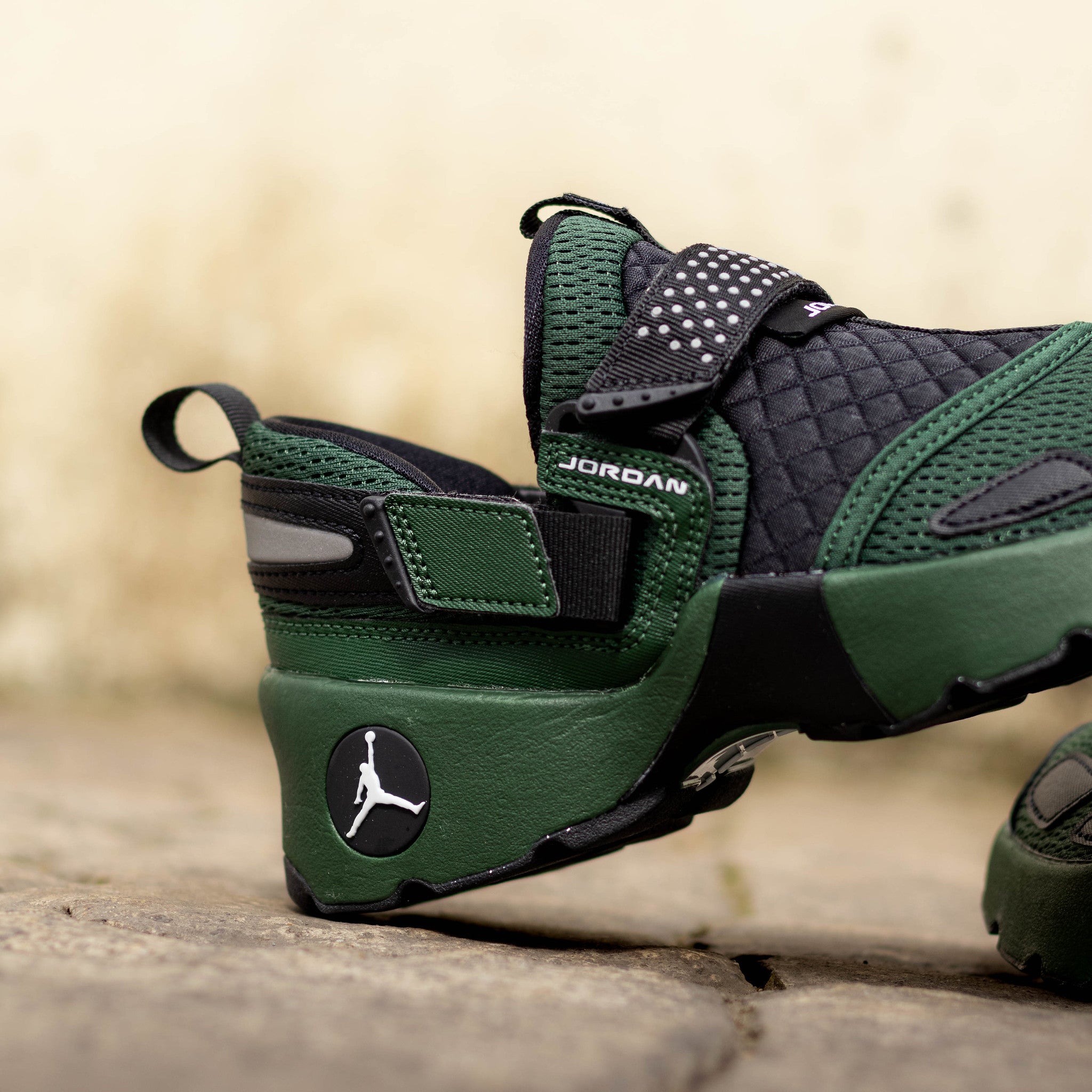 JORDAN TRUNNER LX FIR BLACK W