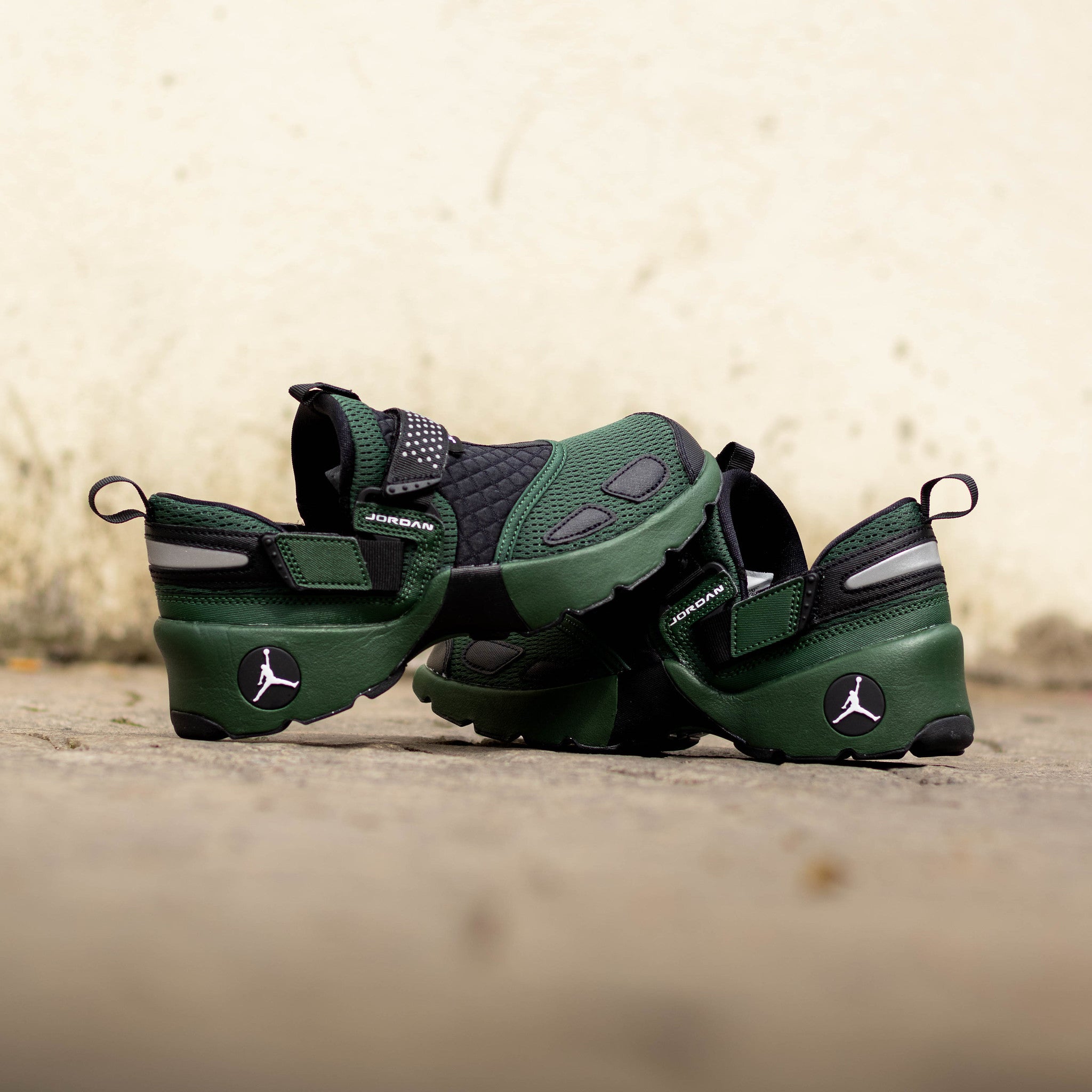 JORDAN TRUNNER LX FIR BLACK W