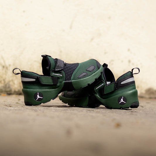 JORDAN TRUNNER LX FIR BLACK W