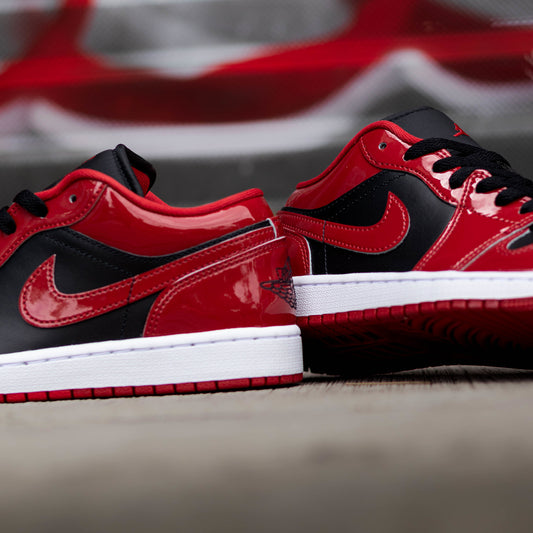 AIR JORDAN 1 LOW BLACK VARSITY RED PATENT GS