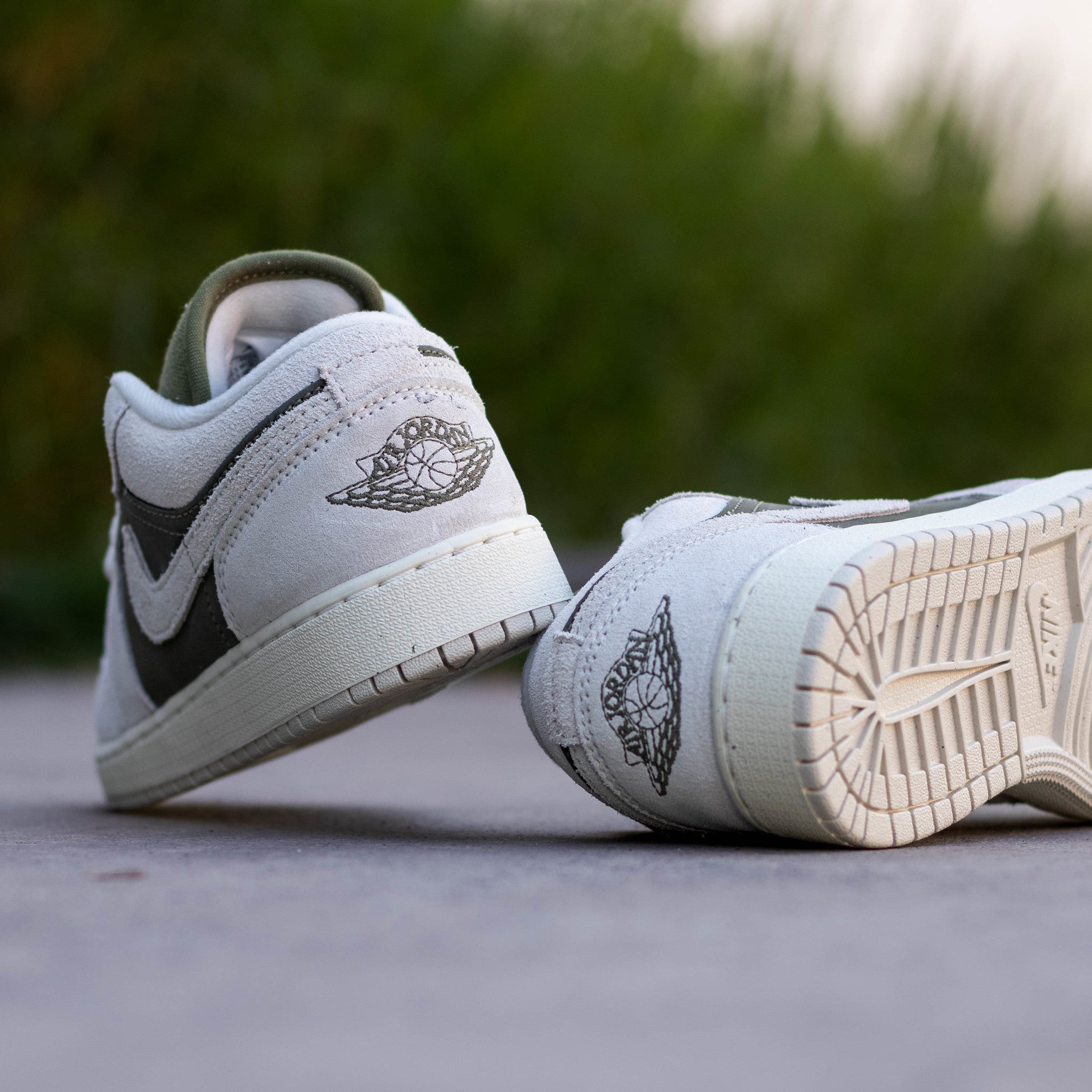 AIR JORDAN 1 LOW MEDIUM OLIVE SAIL GS