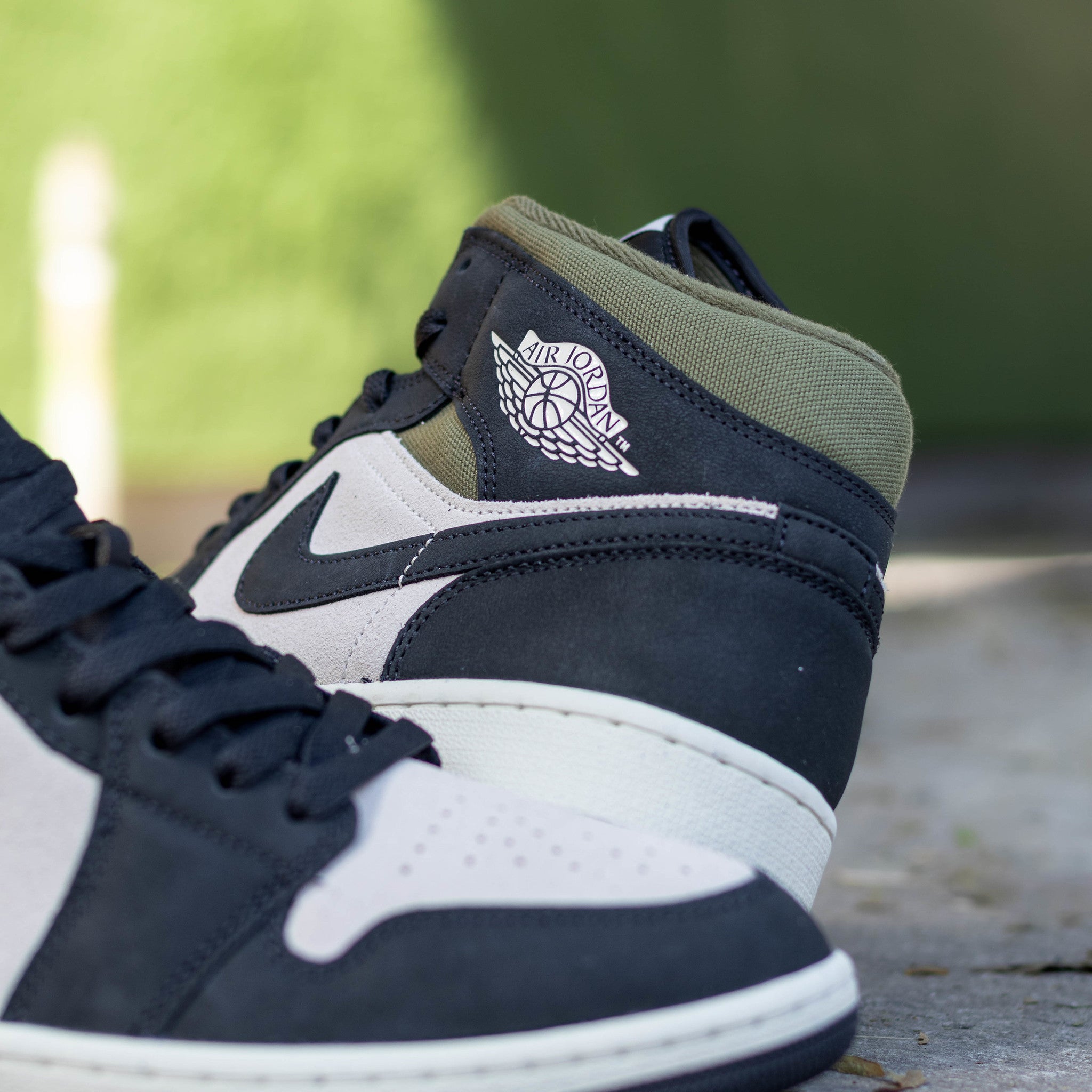 AIR JORDAN 1 MID OFF NOIR MEDIUM OLIVE GS