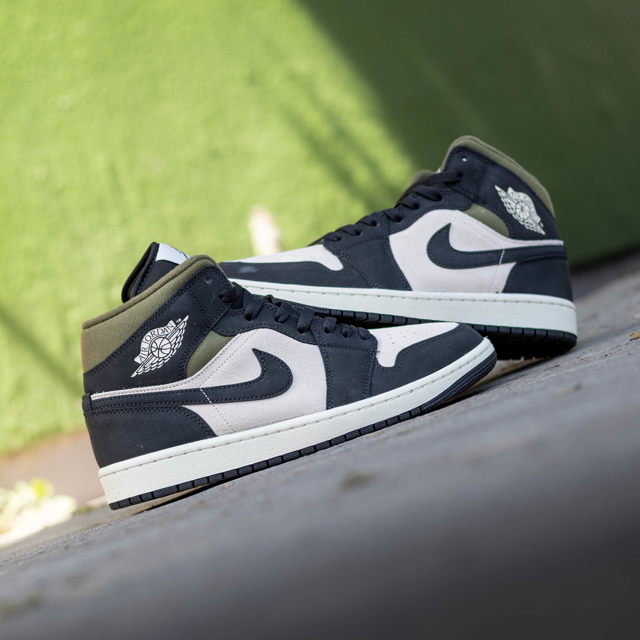 AIR JORDAN 1 MID OFF NOIR MEDIUM OLIVE GS