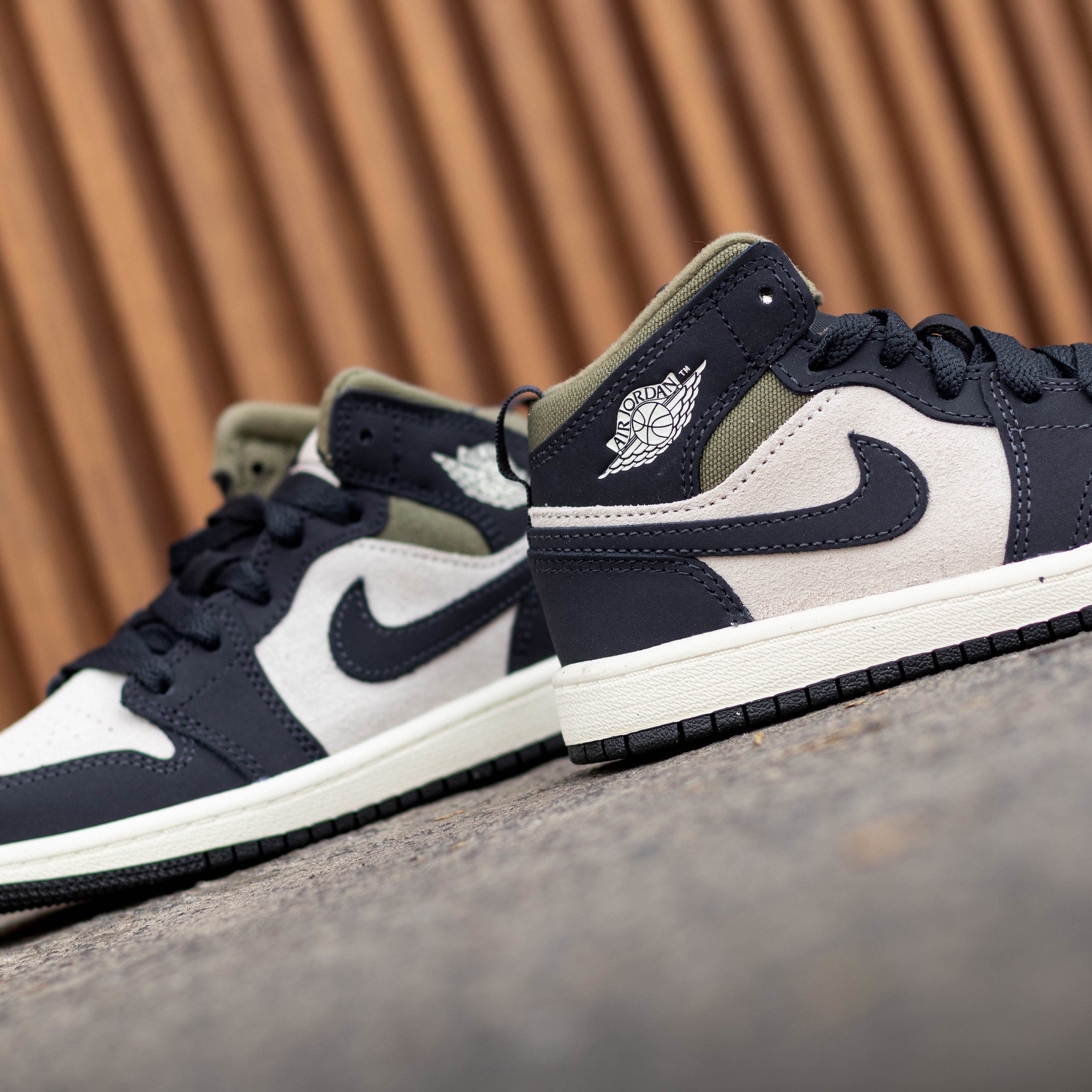 AIR JORDAN 1 MID OFF NOIR MEDIUM OLIVE PS