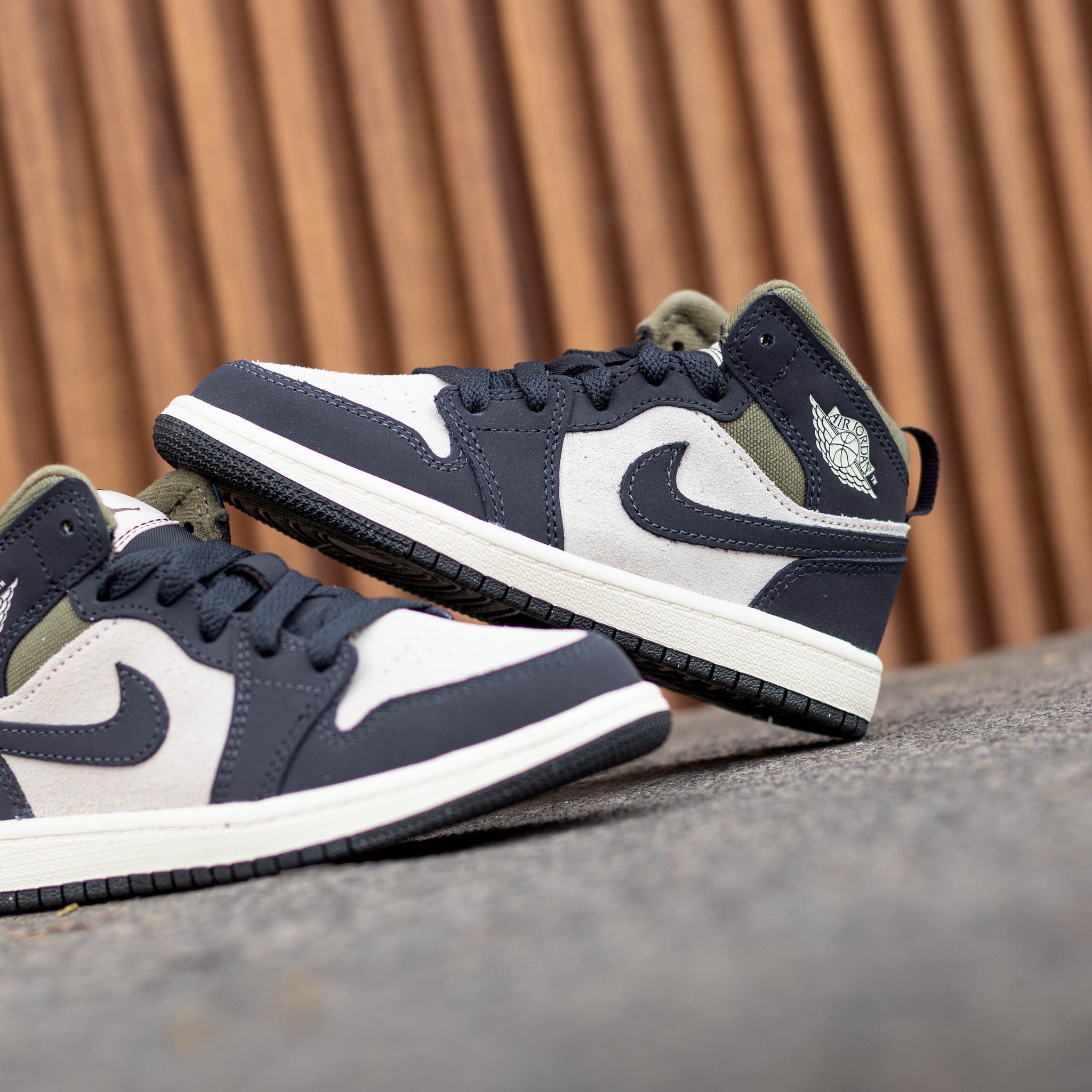 AIR JORDAN 1 MID OFF NOIR MEDIUM OLIVE PS