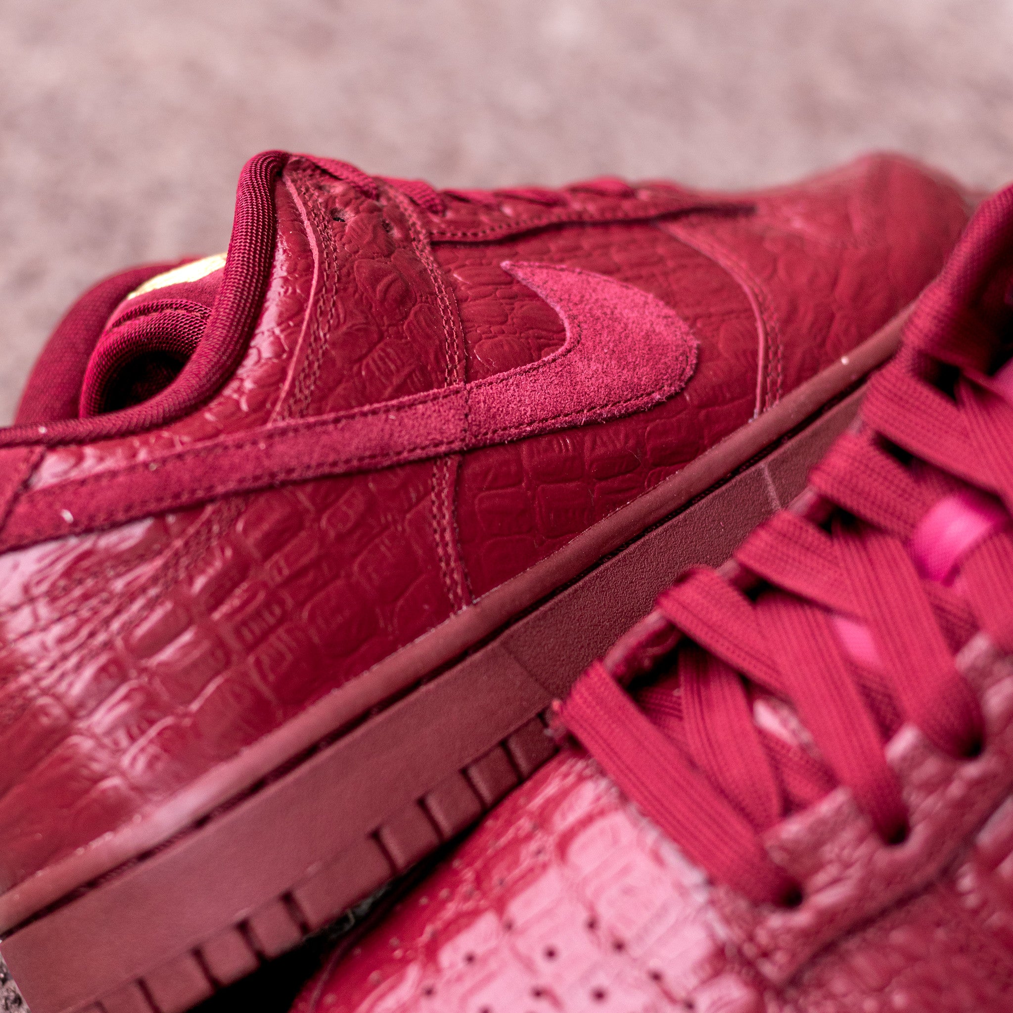 NIKE DUNK LOW CROCODILE TEAM RED W