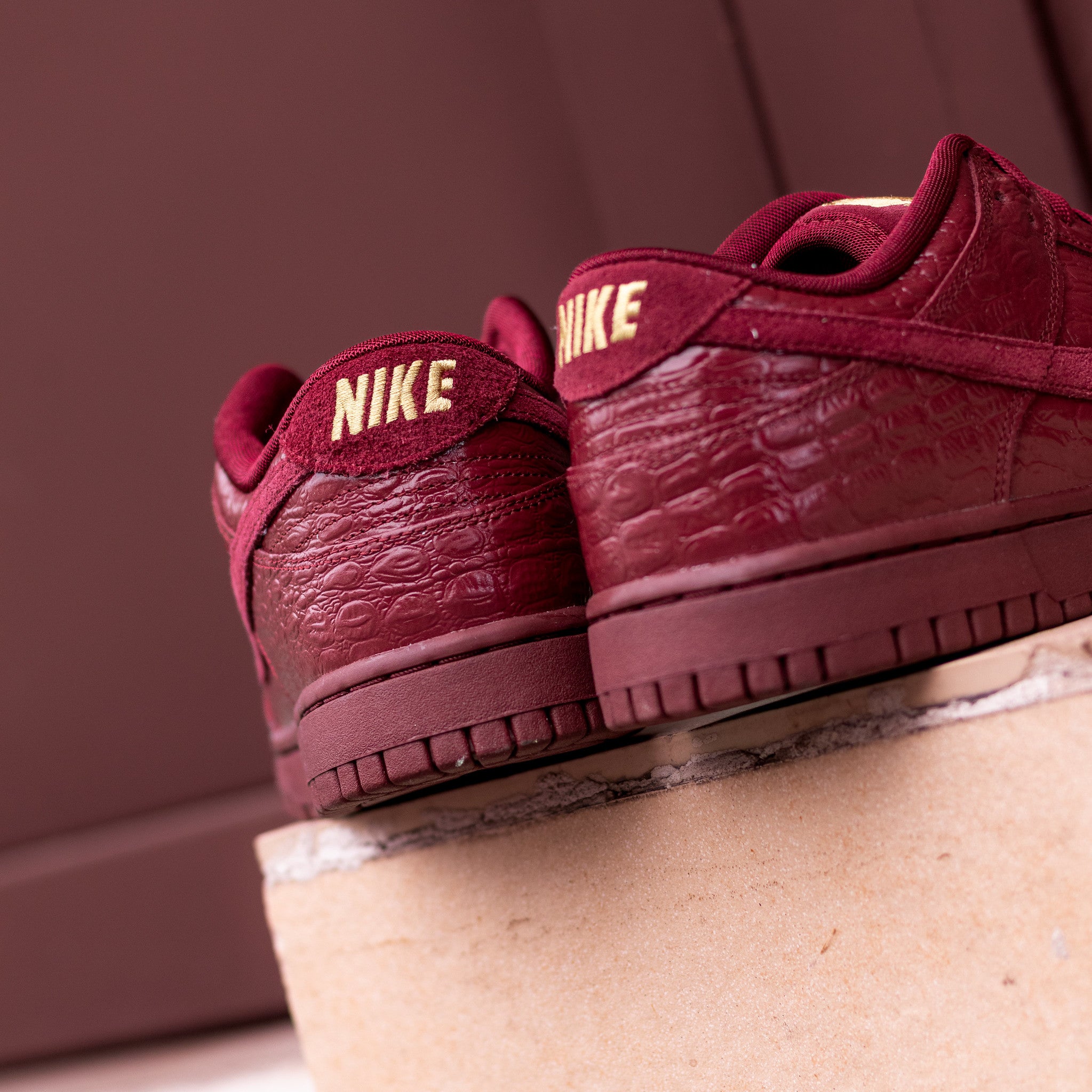NIKE DUNK LOW CROCODILE TEAM RED W