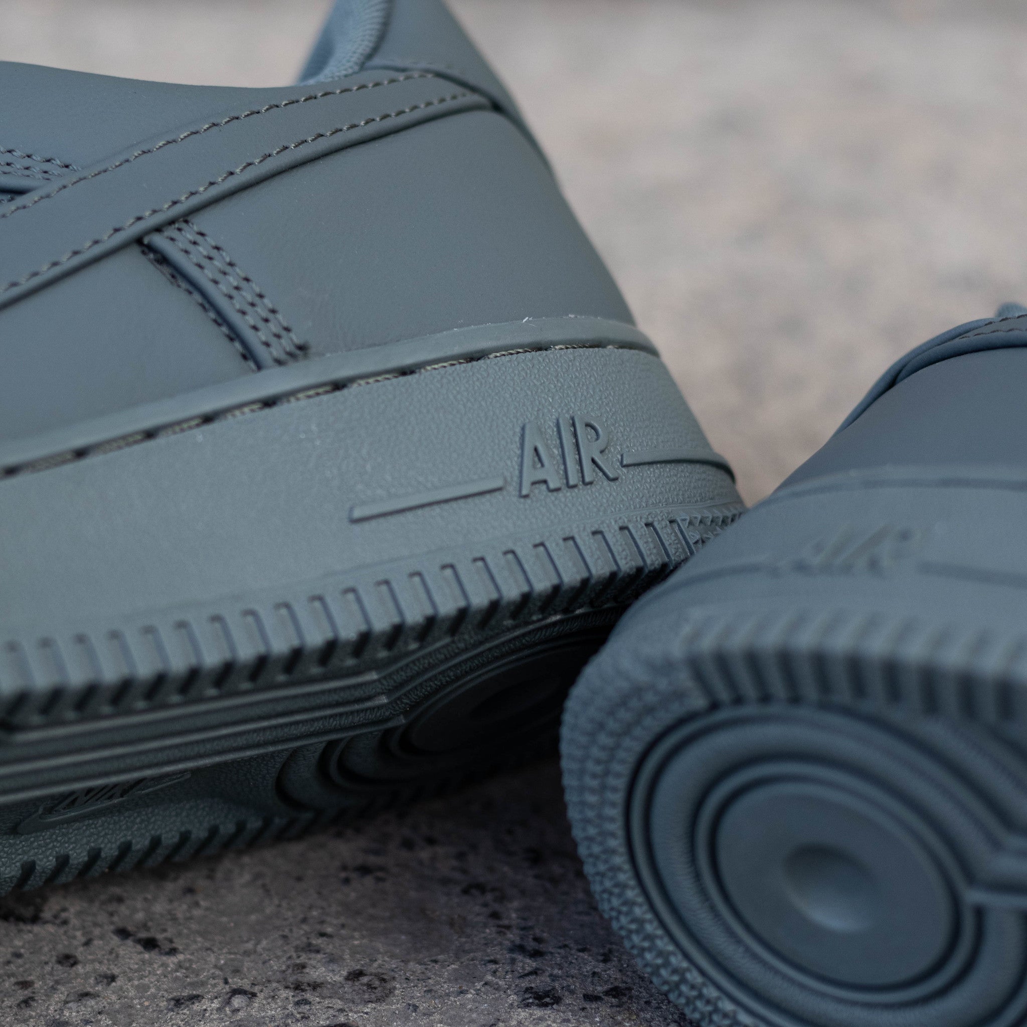 NIKE AIR FORCE ONE LOW BOMBER GREY