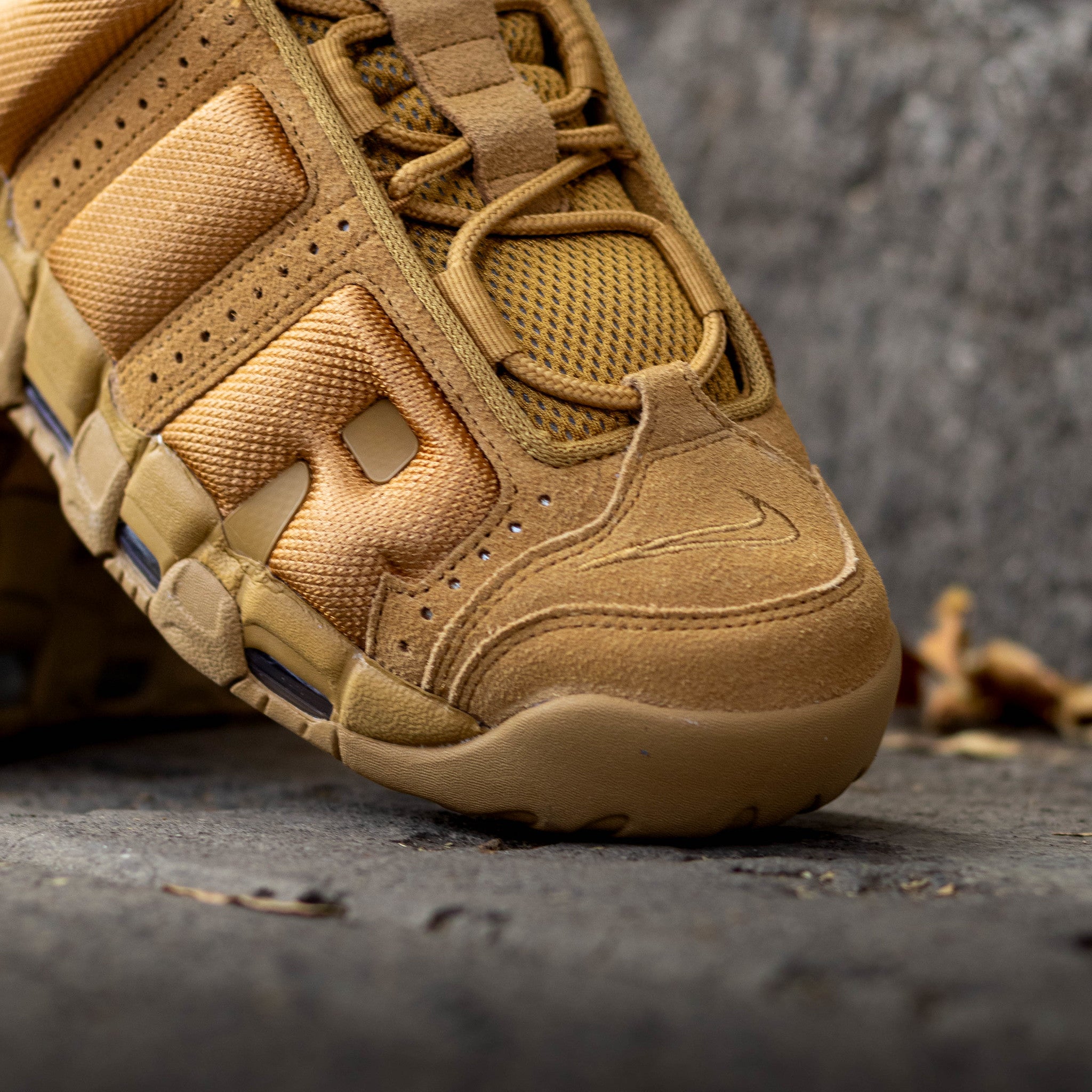 NIKE AIR MORE UPTEMPO LOW FLAX