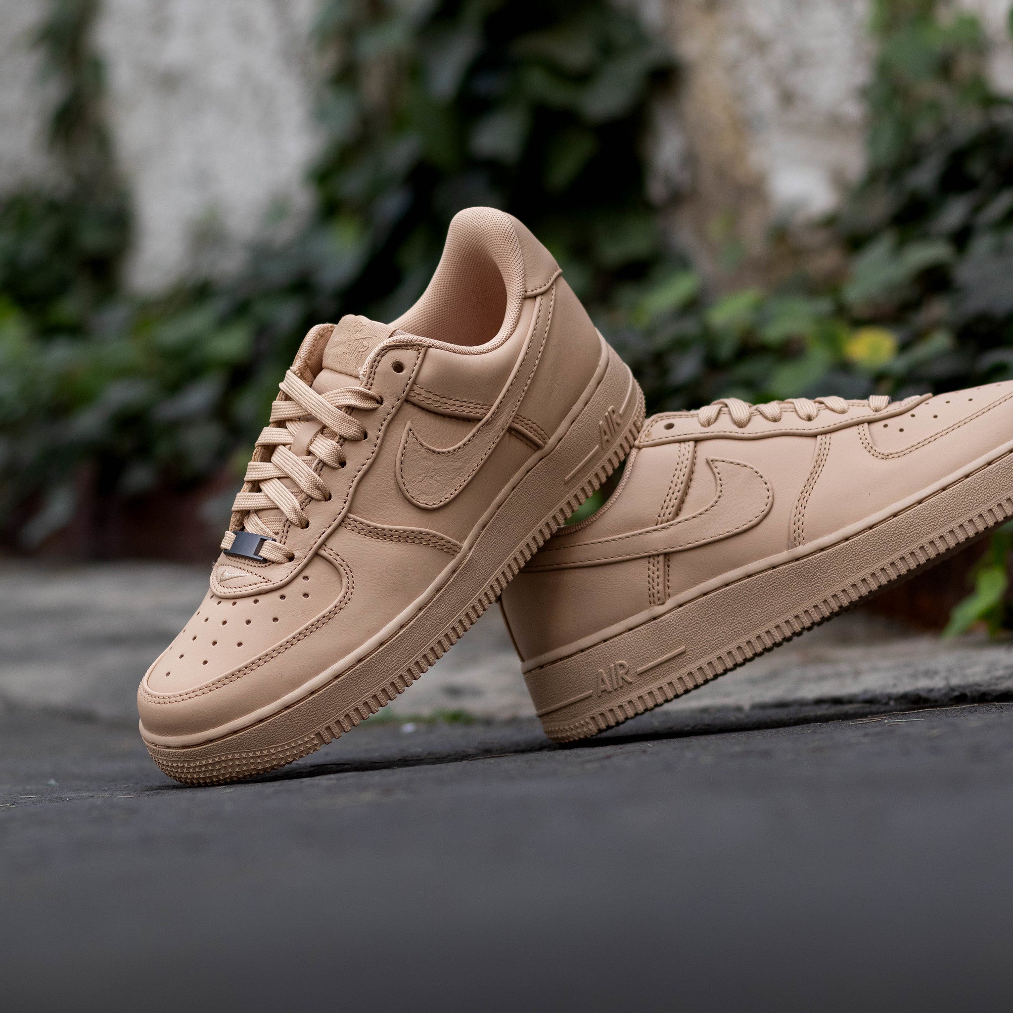 NIKE AIR FORCE ONE LOW VACHETTA TAN