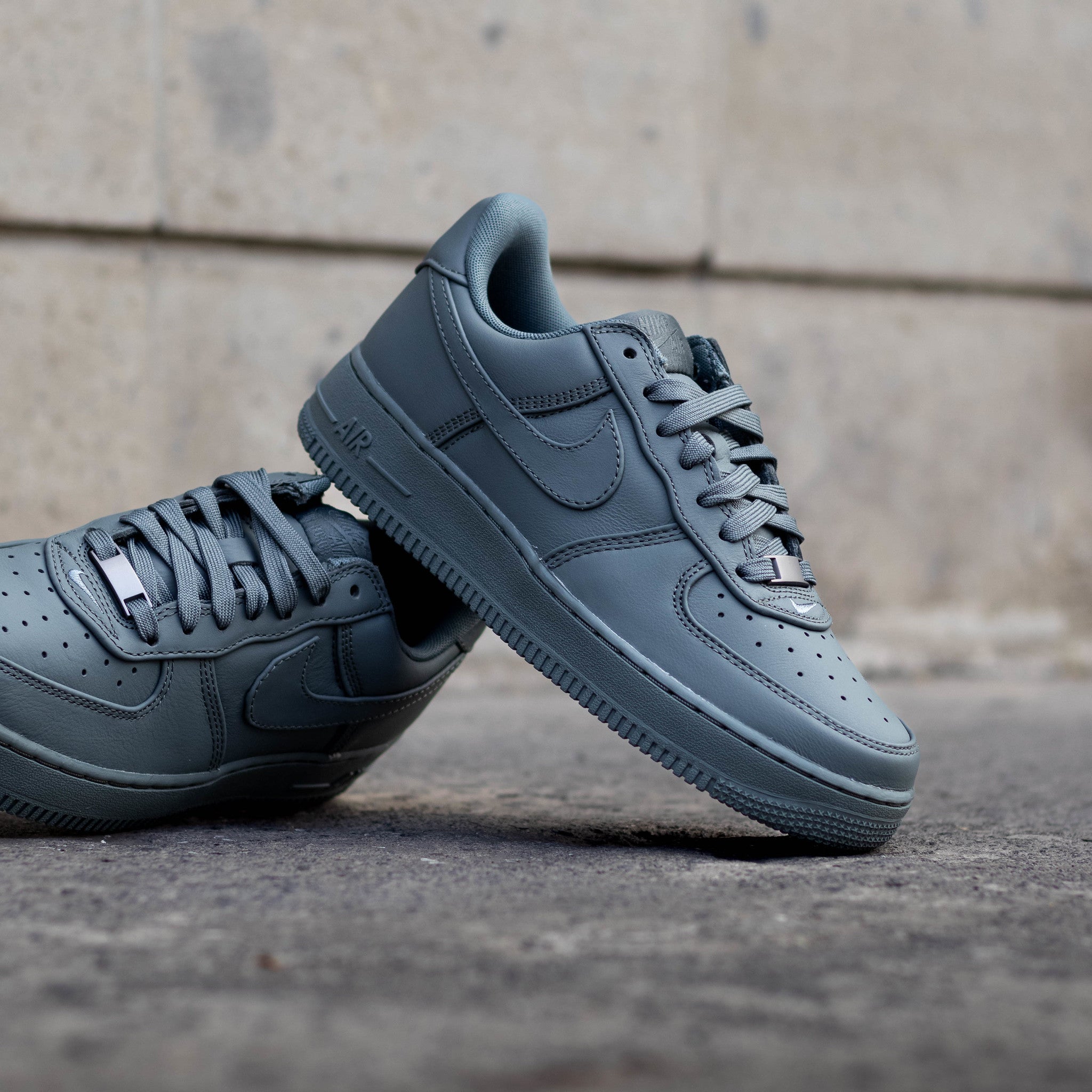 NIKE AIR FORCE ONE LOW BOMBER GREY