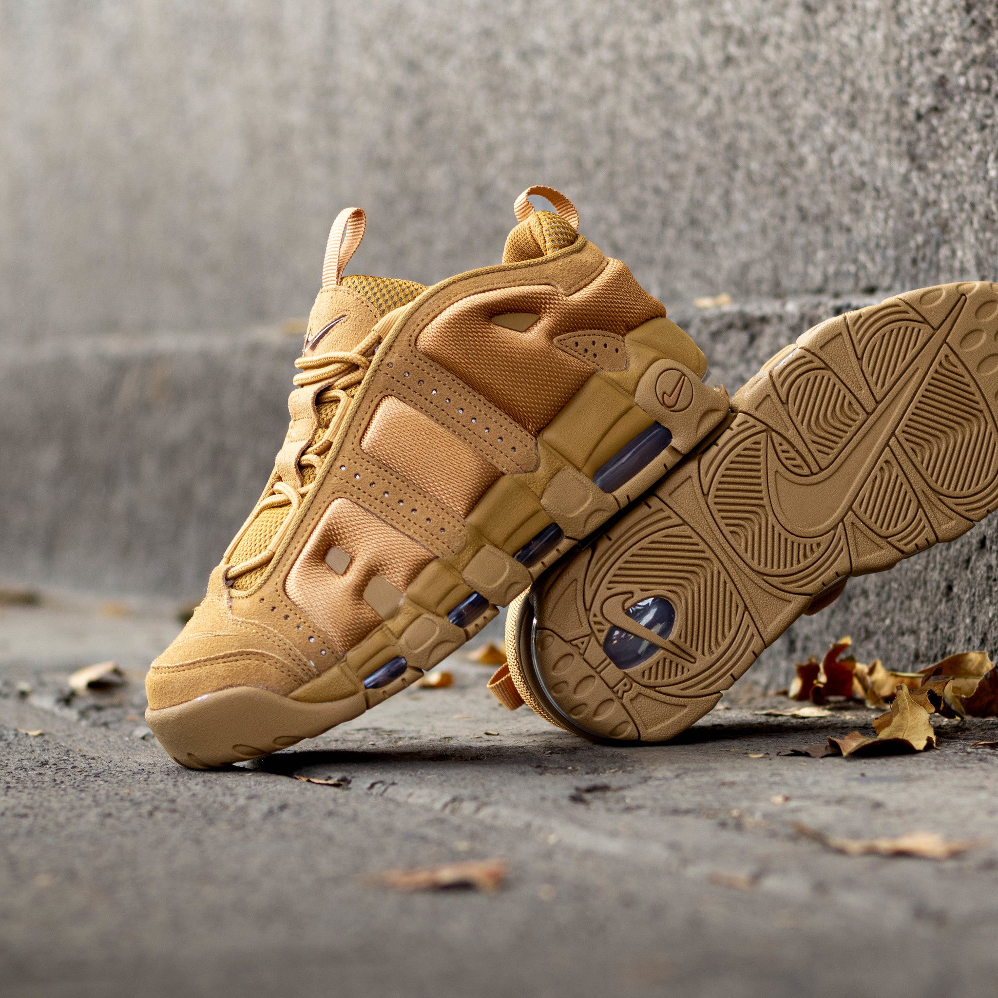 NIKE AIR MORE UPTEMPO LOW FLAX