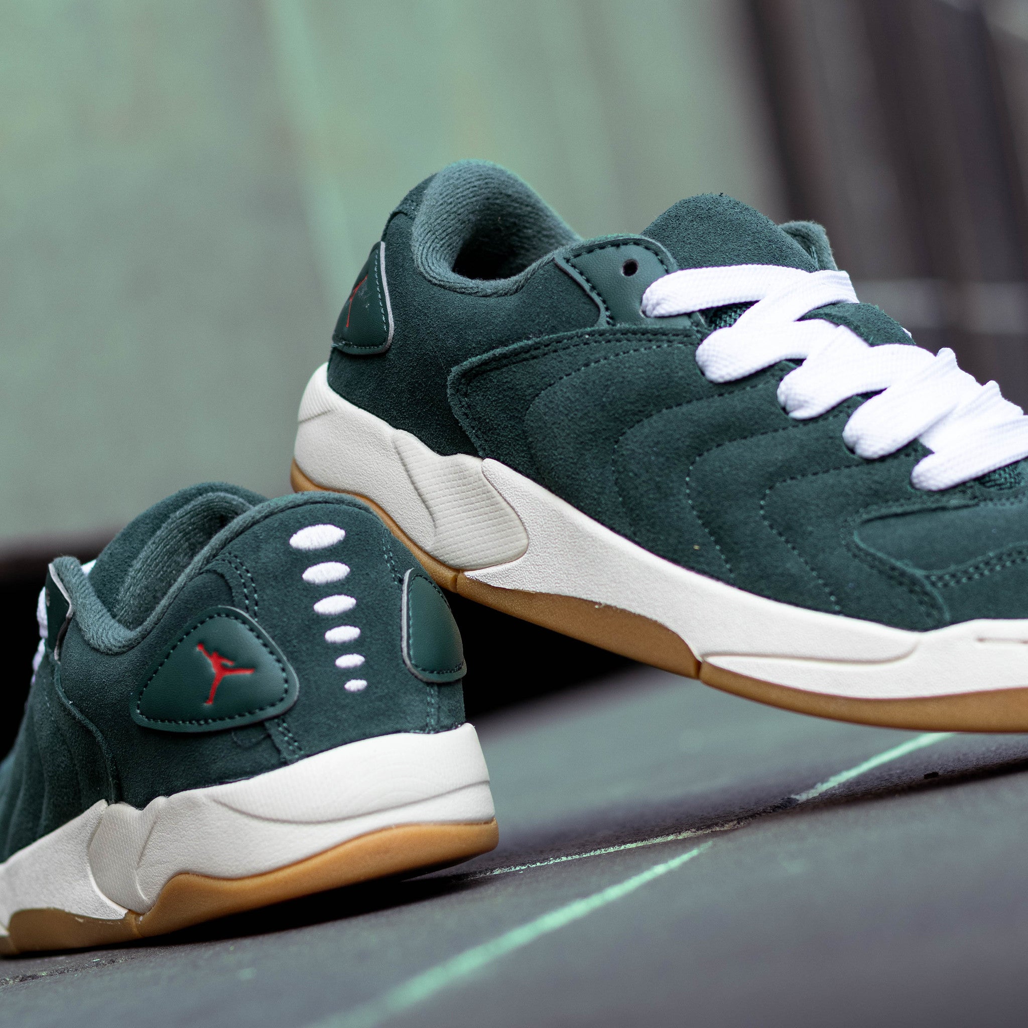 JORDAN SESSION DEEP FIR PALE IVORY