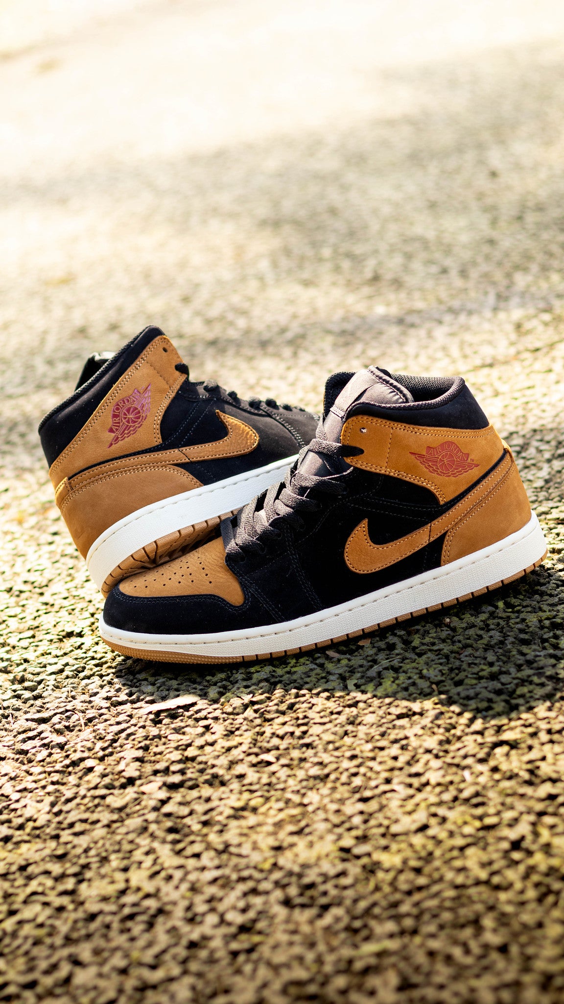 AIR JORDAN 1 MID BLACK FLAX