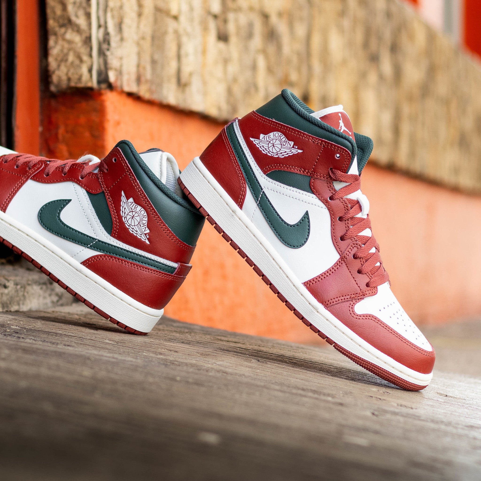 AIR JORDAN 1 MID BAROQUE RED SAIL GREEN