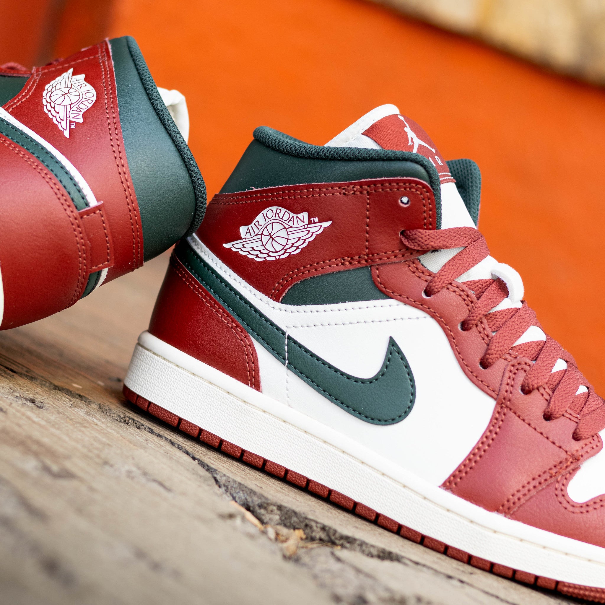 AIR JORDAN 1 MID BAROQUE RED SAIL GREEN
