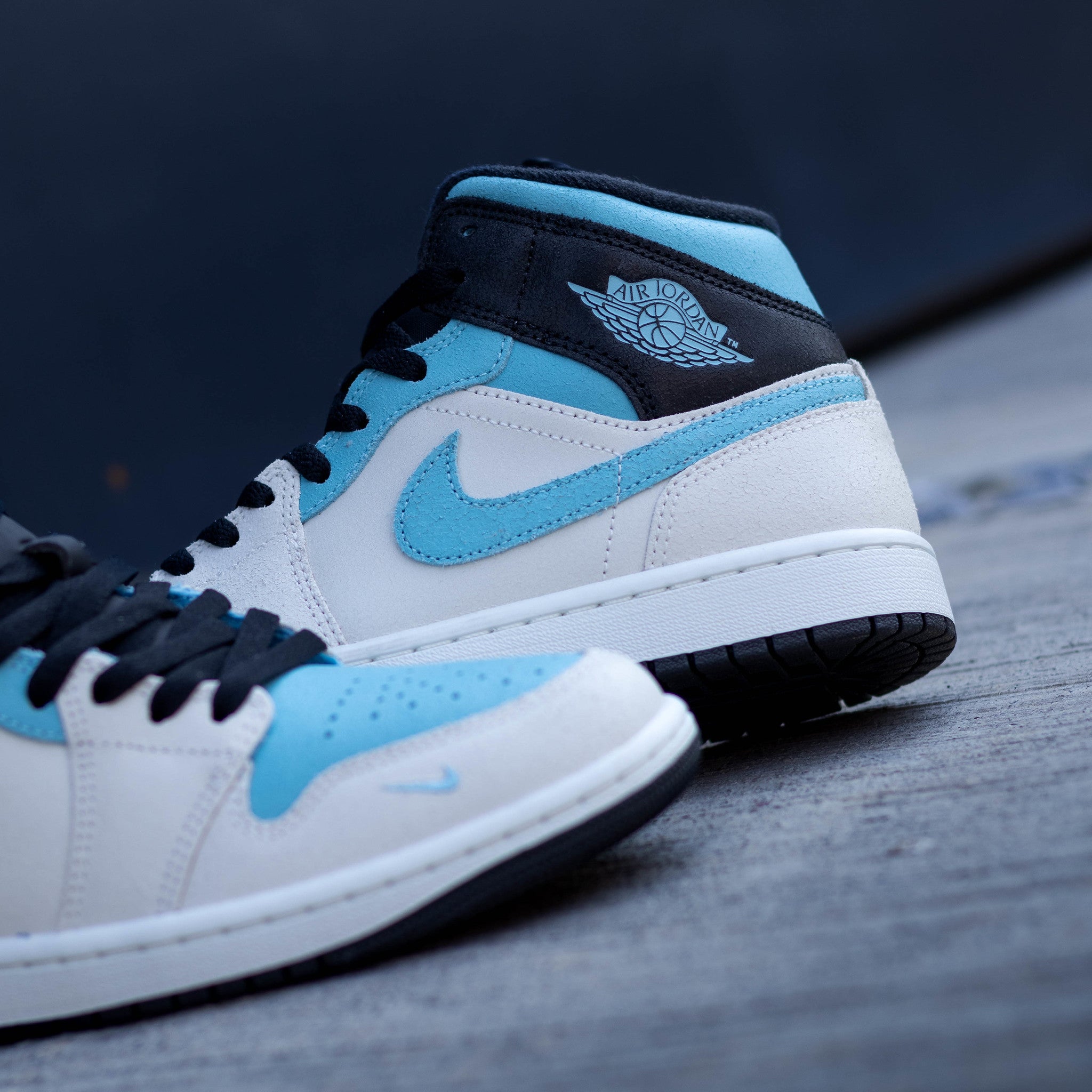 AIR JORDAN 1 MID BLUE CHILL WHITE