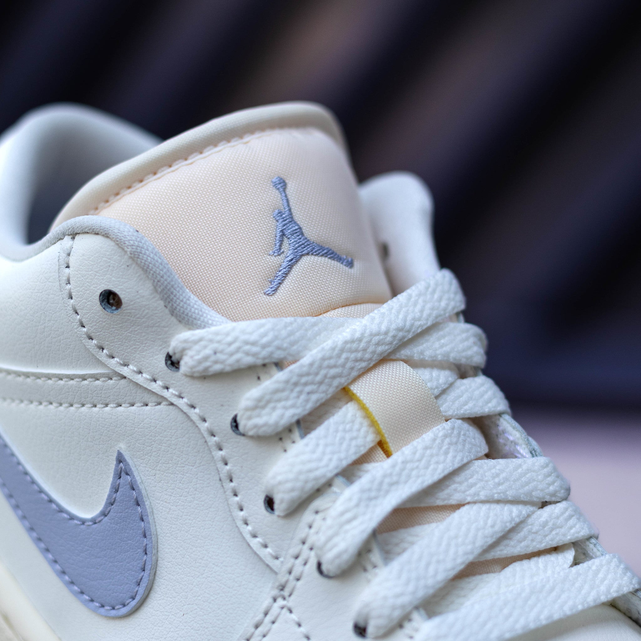 AIR JORDAN 1 LOW GHOST W
