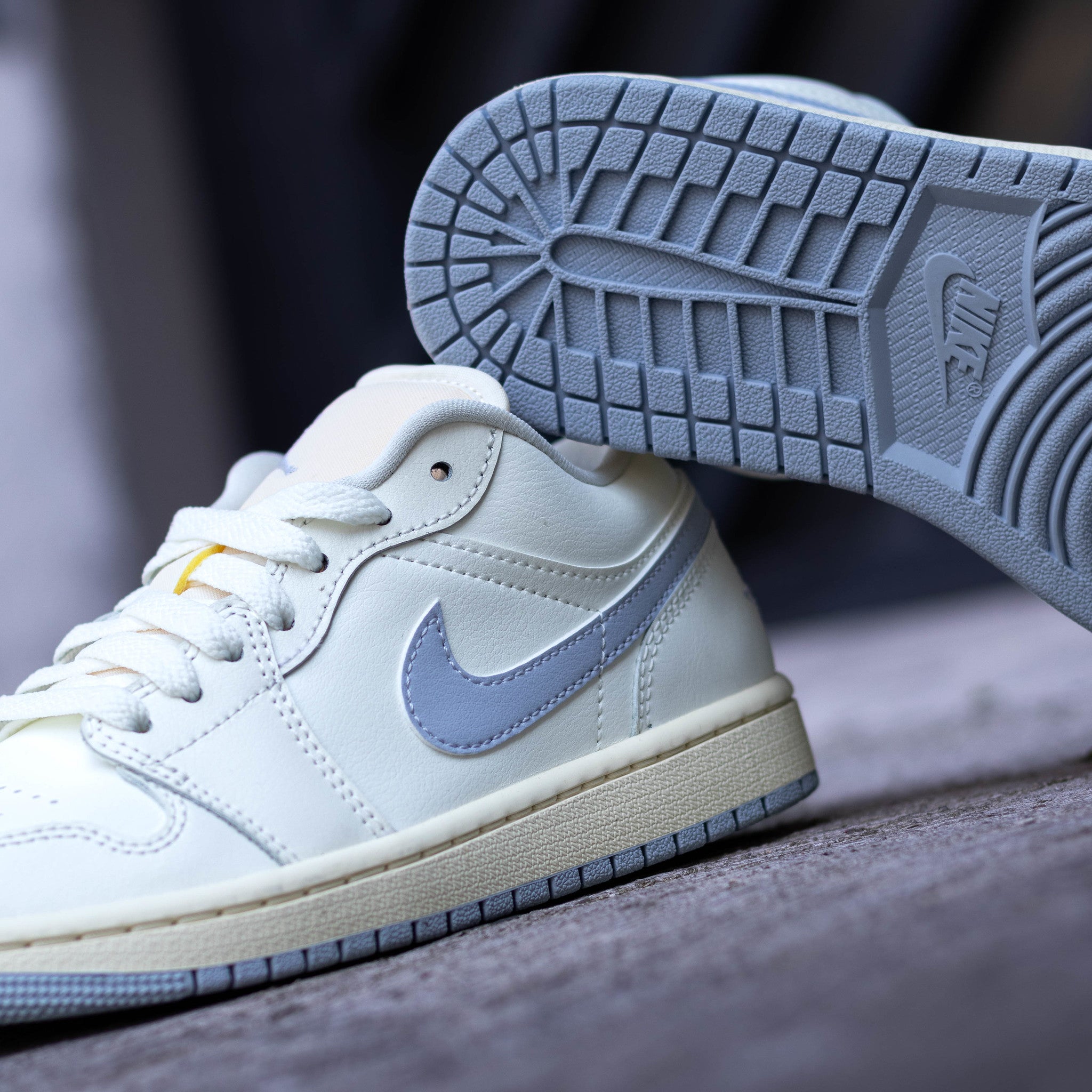 AIR JORDAN 1 LOW GHOST W