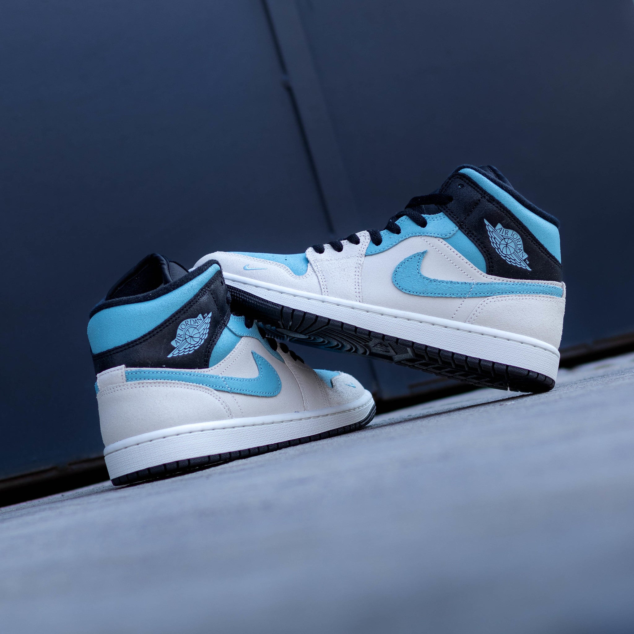 AIR JORDAN 1 MID BLUE CHILL WHITE