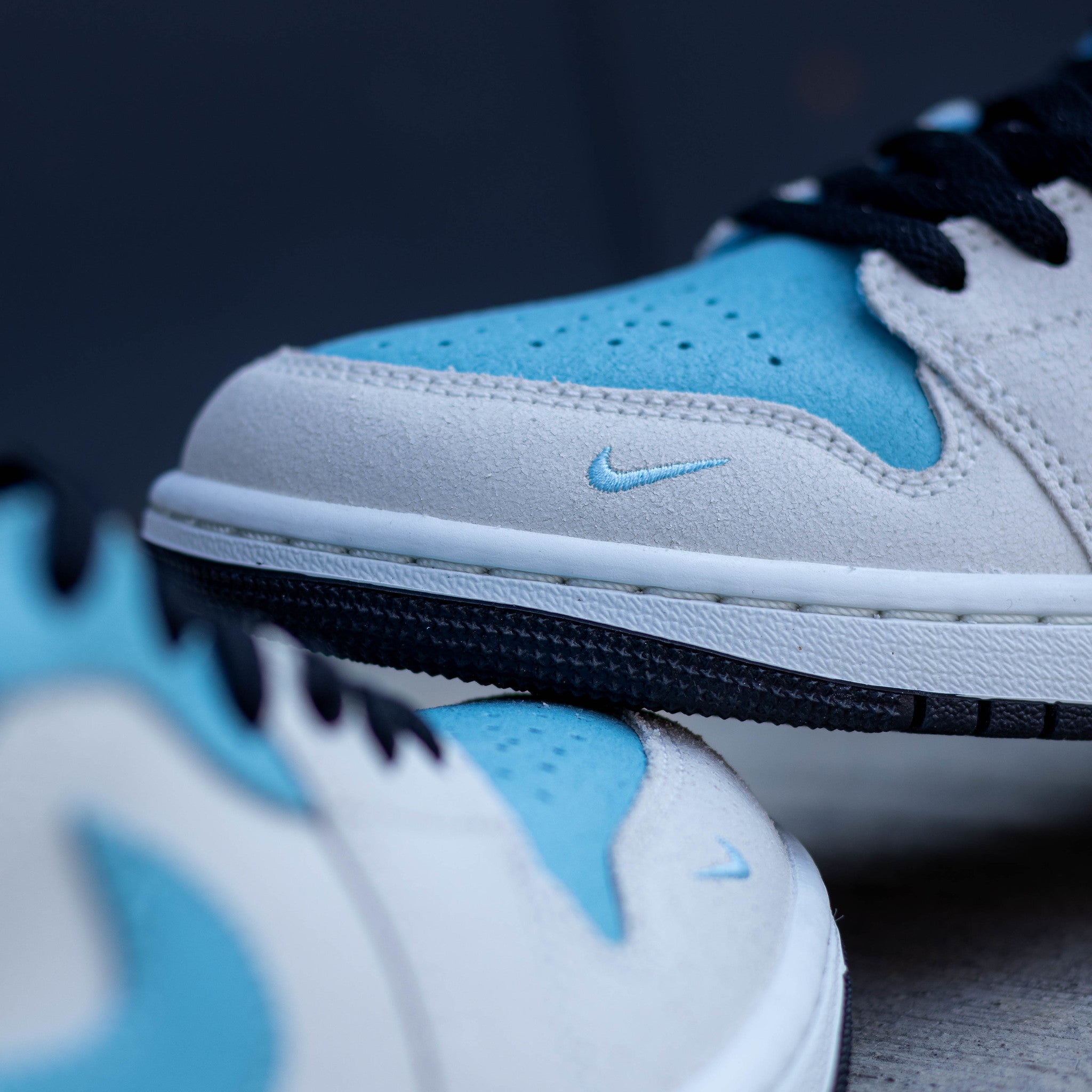 AIR JORDAN 1 MID BLUE CHILL WHITE
