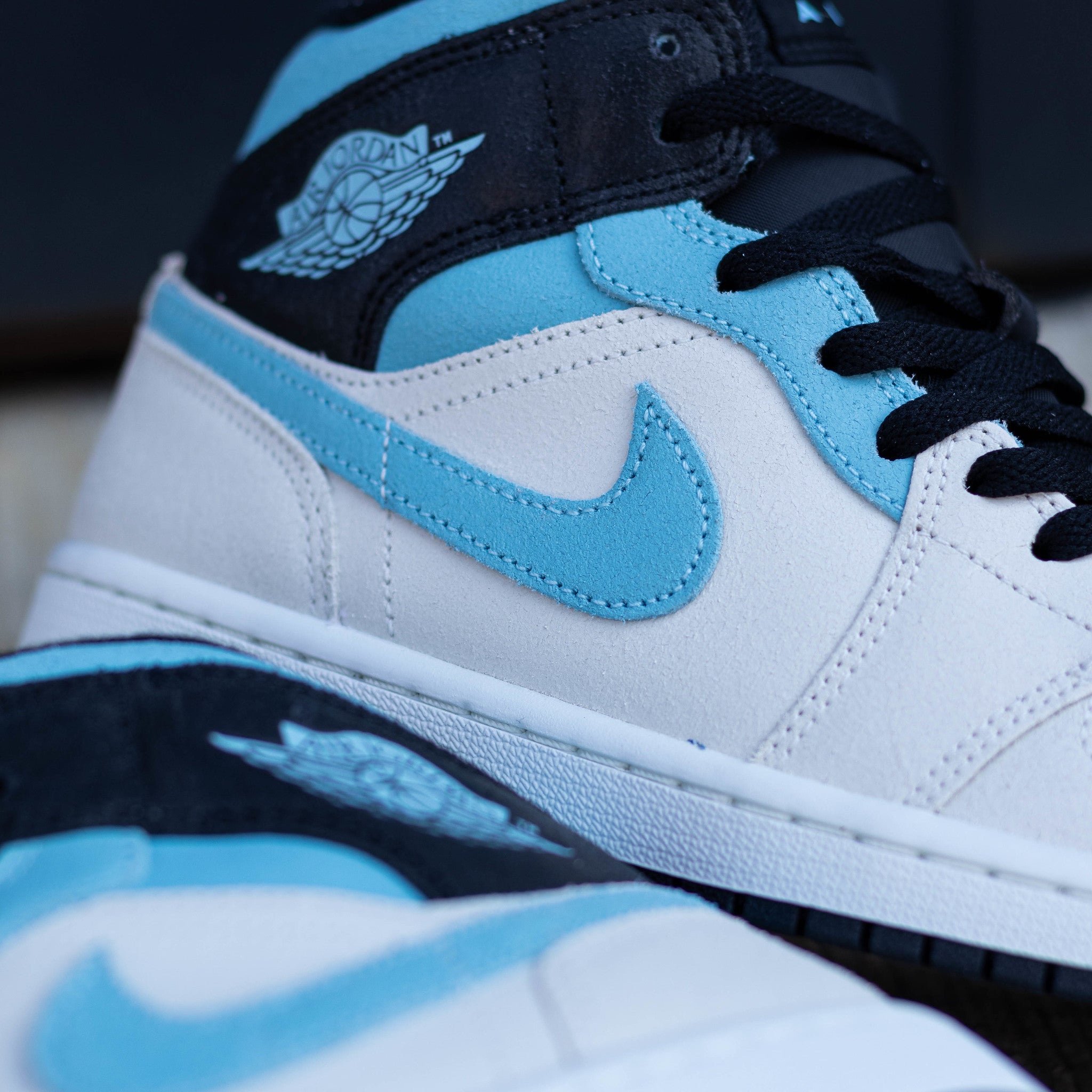 AIR JORDAN 1 MID BLUE CHILL WHITE