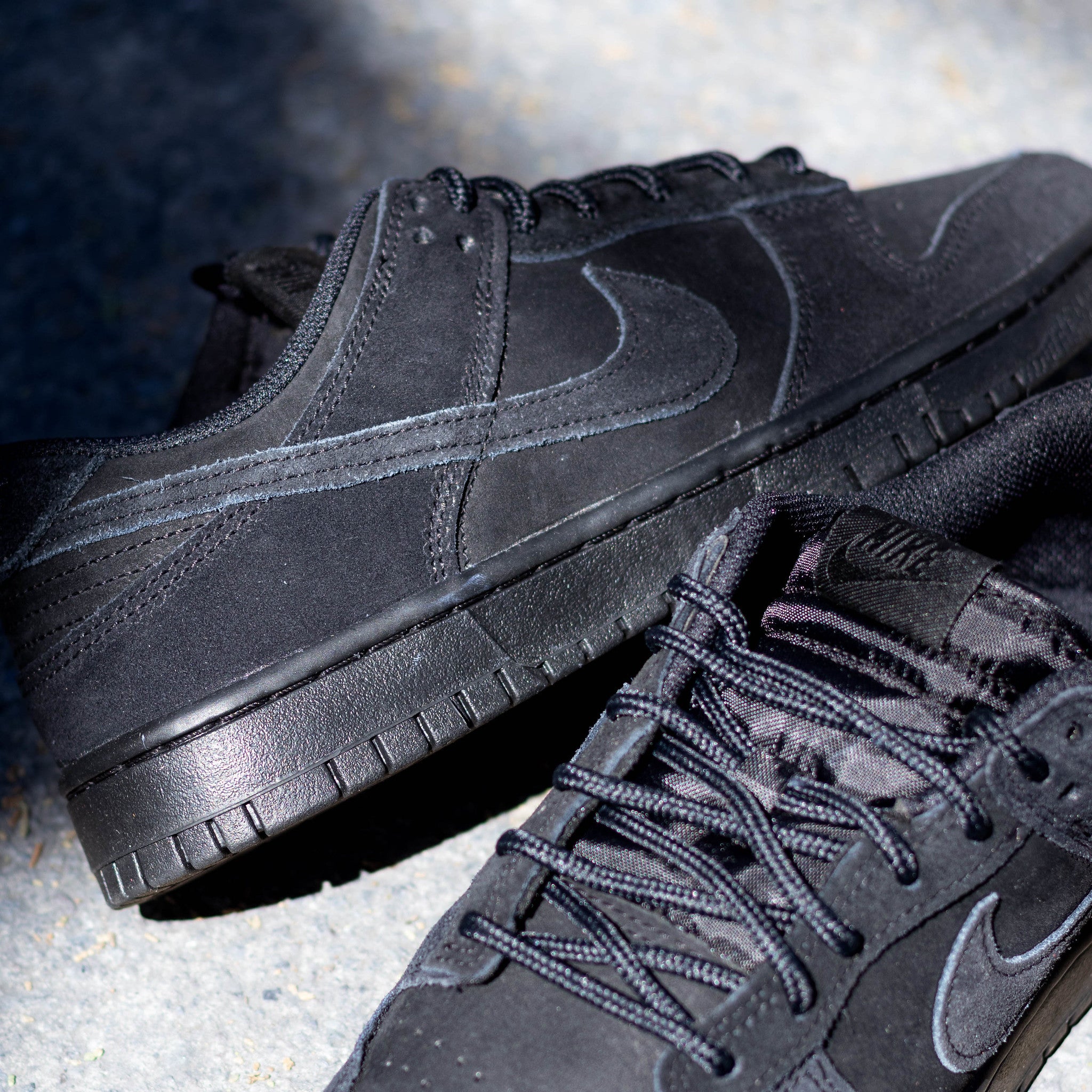 NIKE DUNK LOW TRIPLE BLACK SUEDE