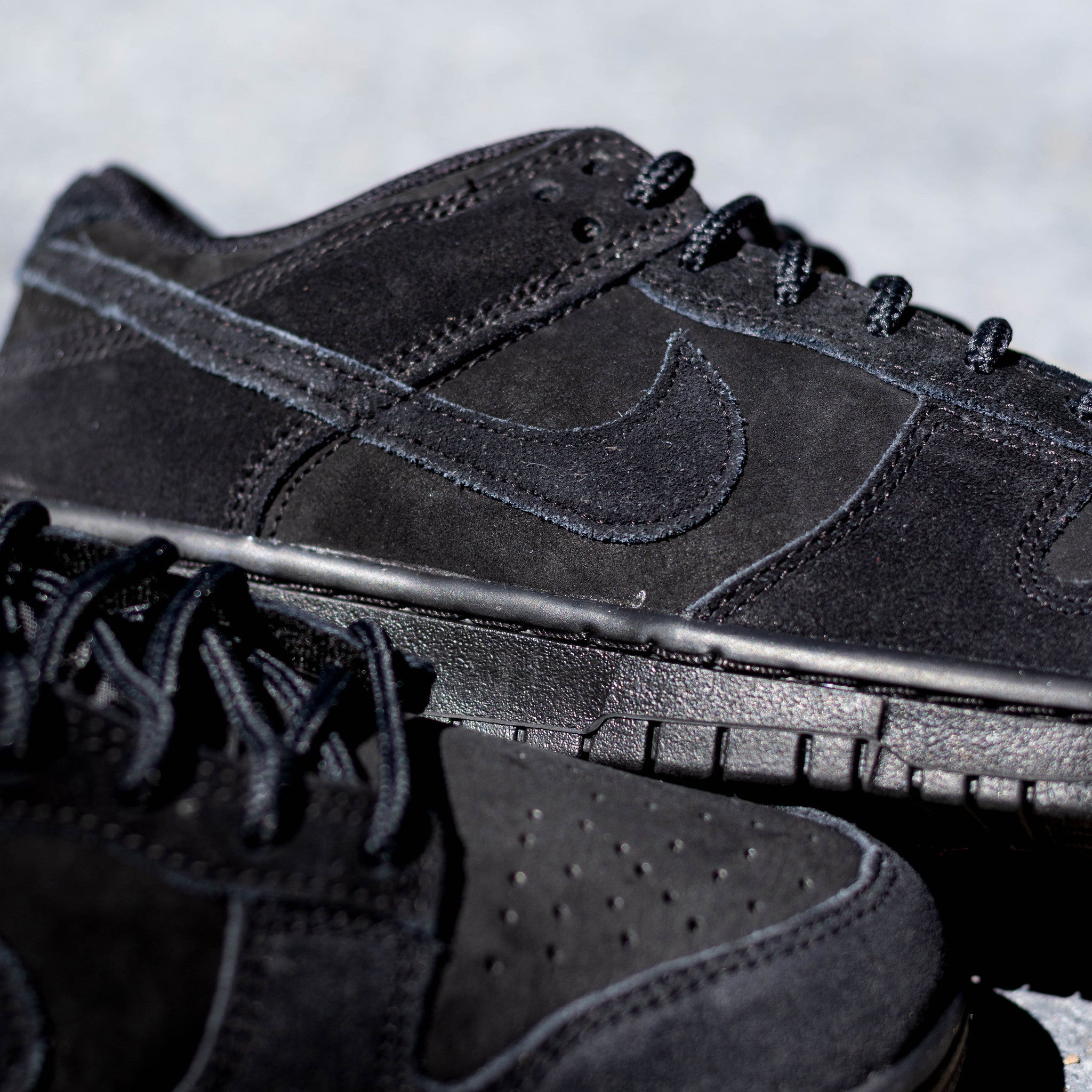 NIKE DUNK LOW TRIPLE BLACK SUEDE