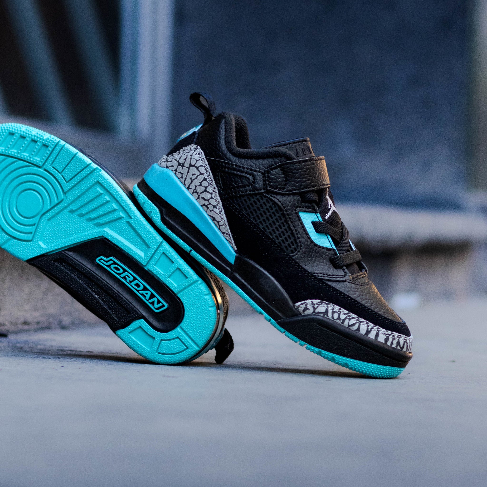 JORDAN SPIZIKE LOW BLACK GAMMA BLUE PS