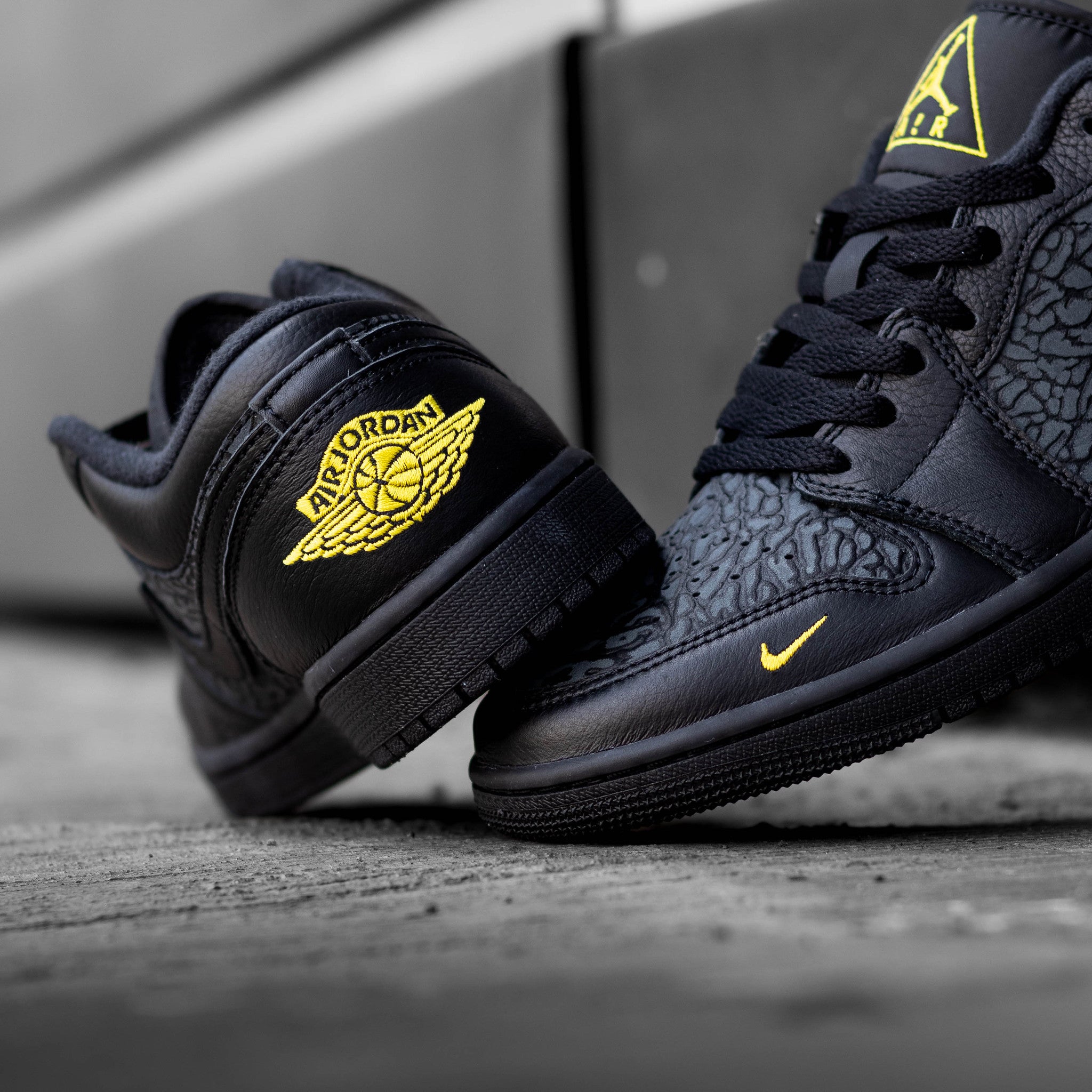 AIR JORDAN 1 LOW BLACK ELEPHANT PRINT