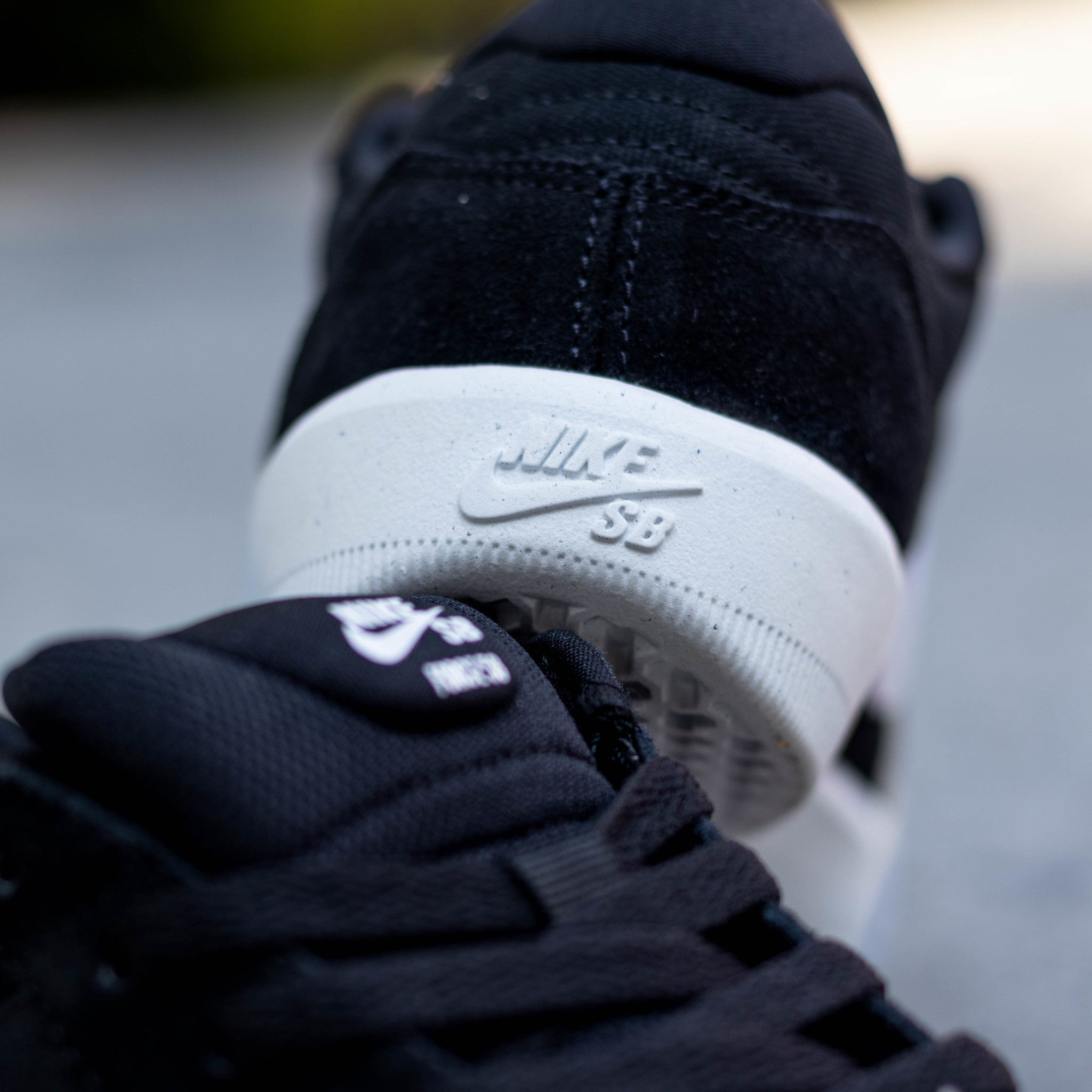 NIKE SB FORCE 58 BLACK WHITE