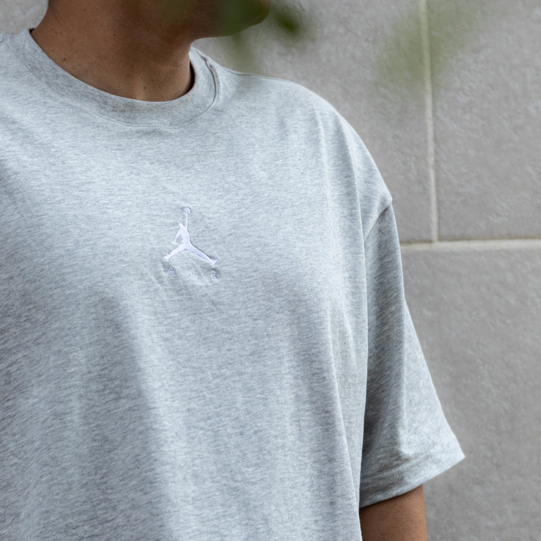JORDAN TEE ESSENTIALS GREY OVERSIZED