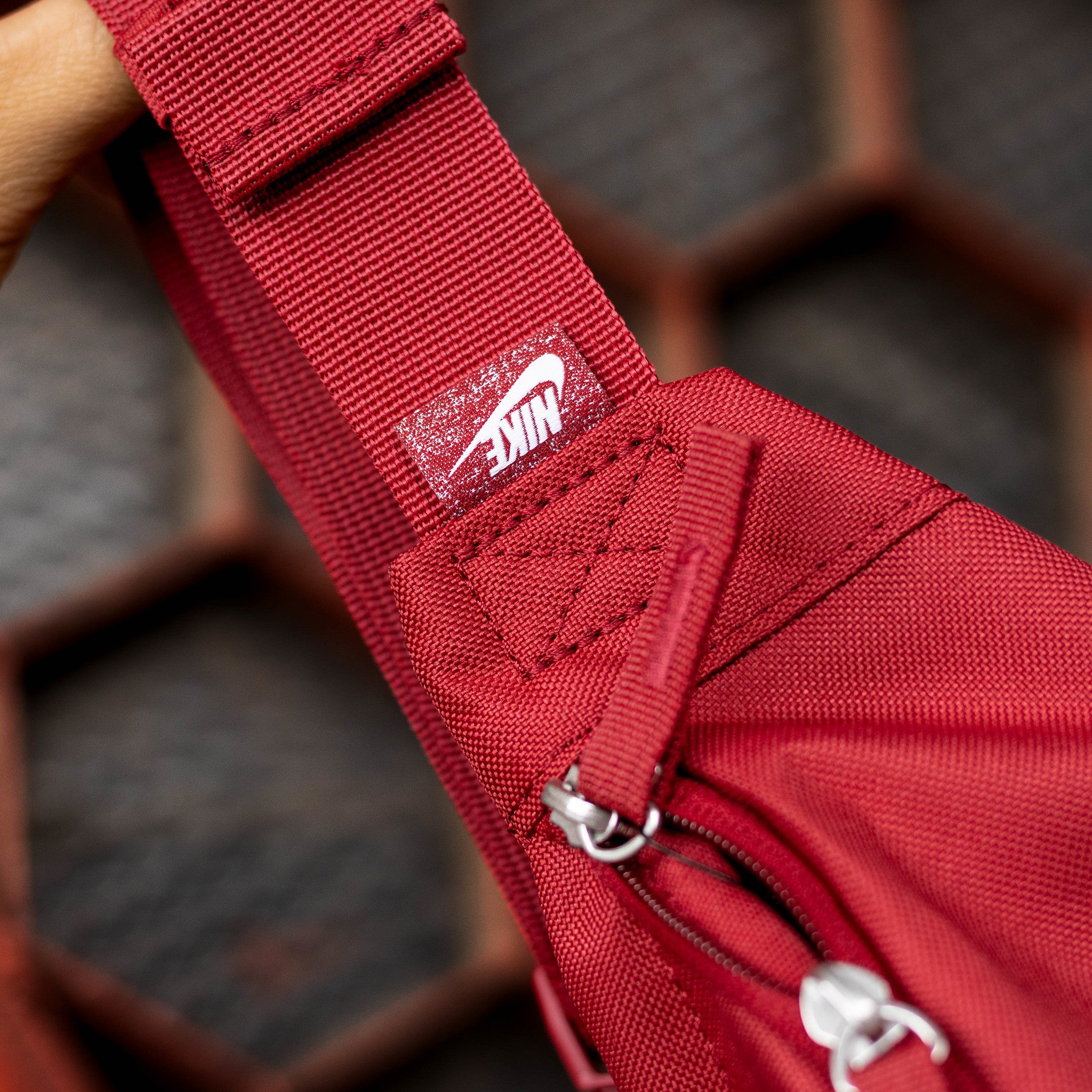 NIKE WAIST HERITAGE TEAM CRIMSON 3L