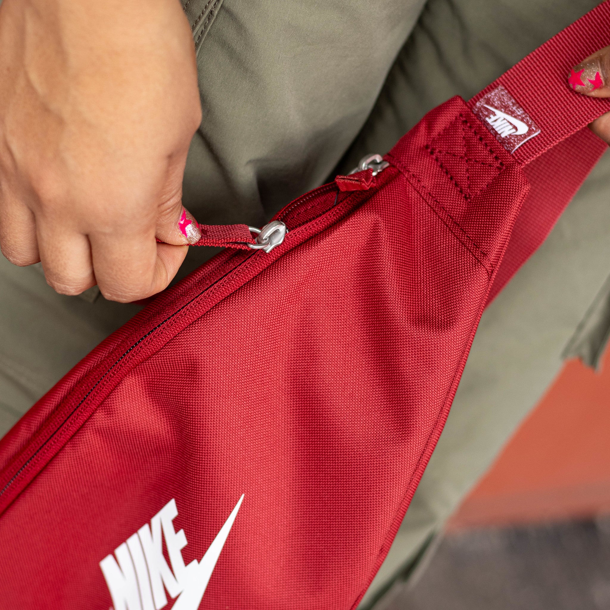 NIKE WAIST HERITAGE TEAM CRIMSON 3L