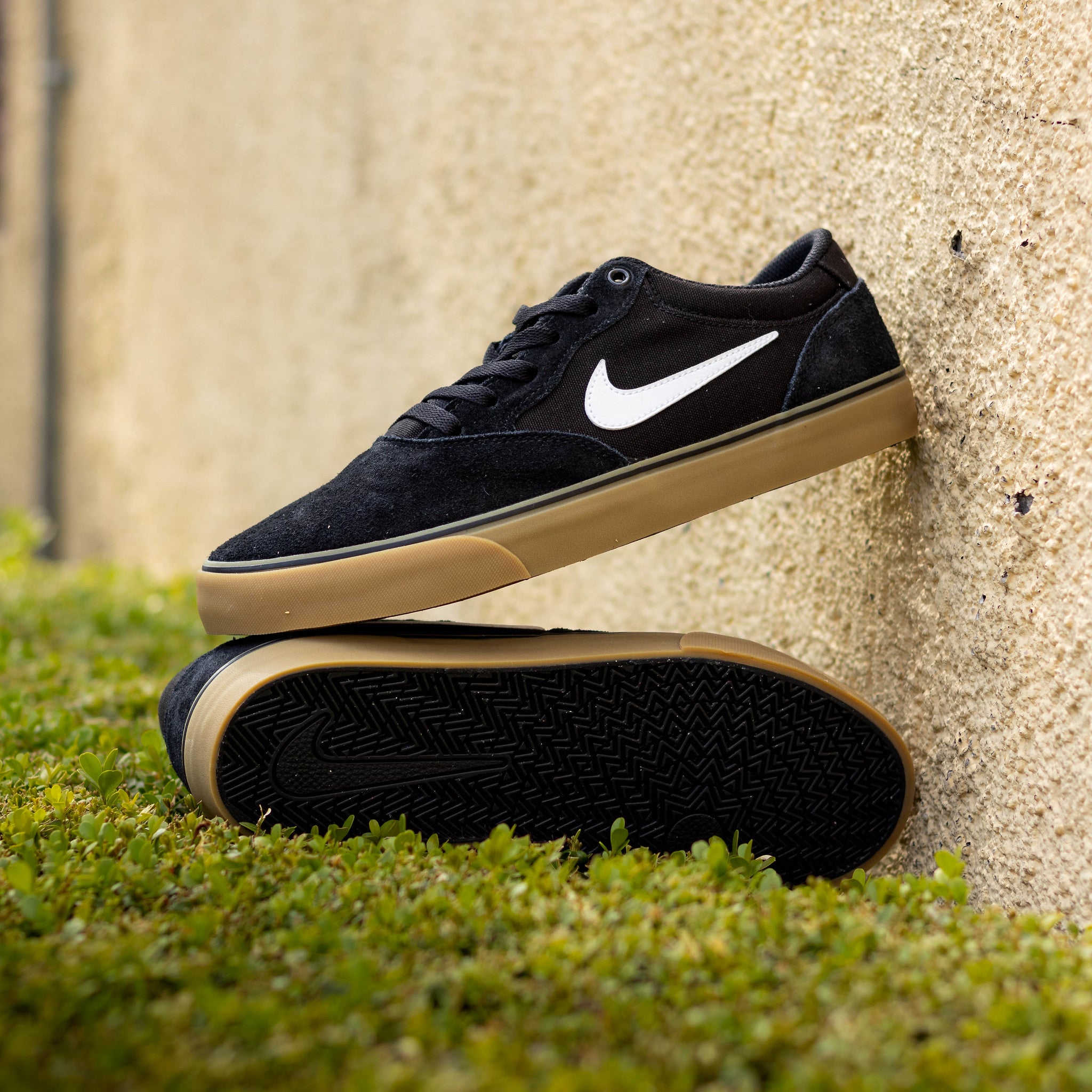 NIKE SB CHRON 2 BLACK WHITE SUEDE