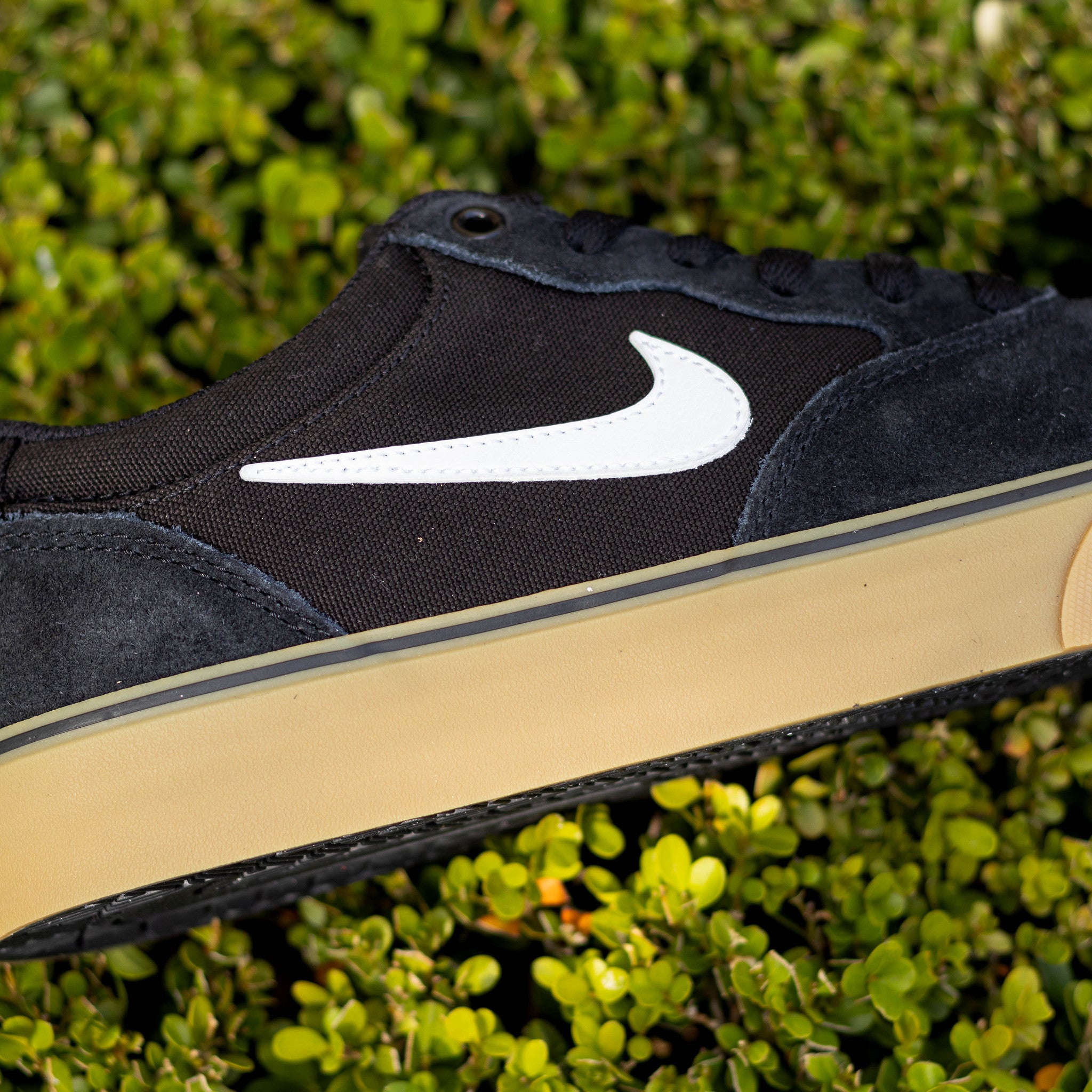 NIKE SB CHRON 2 BLACK WHITE SUEDE