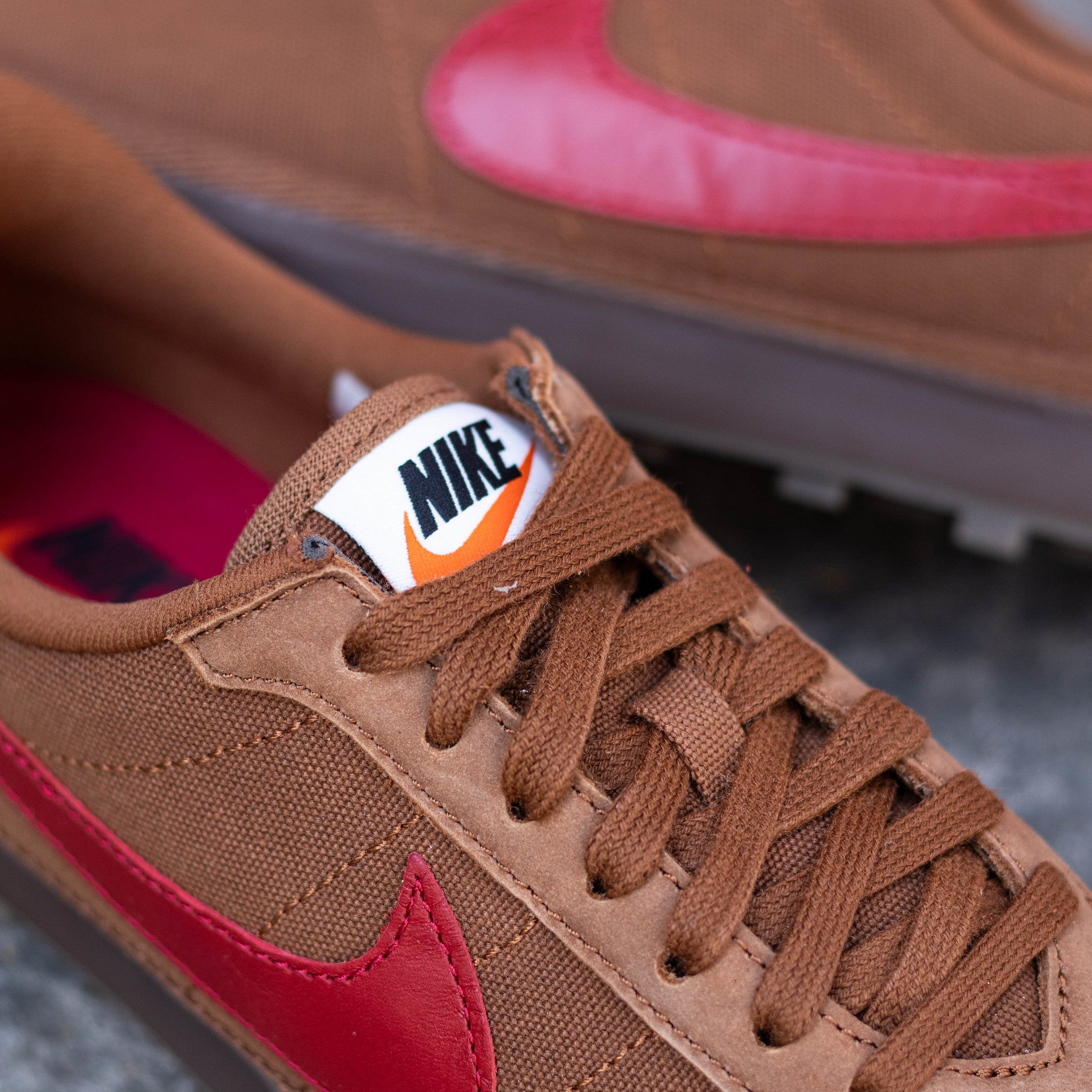 NIKE ASTROGRABBER PECAN RED