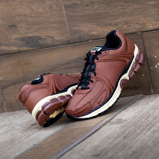 NIKE ZOOM VOMERO 5 SWOOSHLESS RUSSET