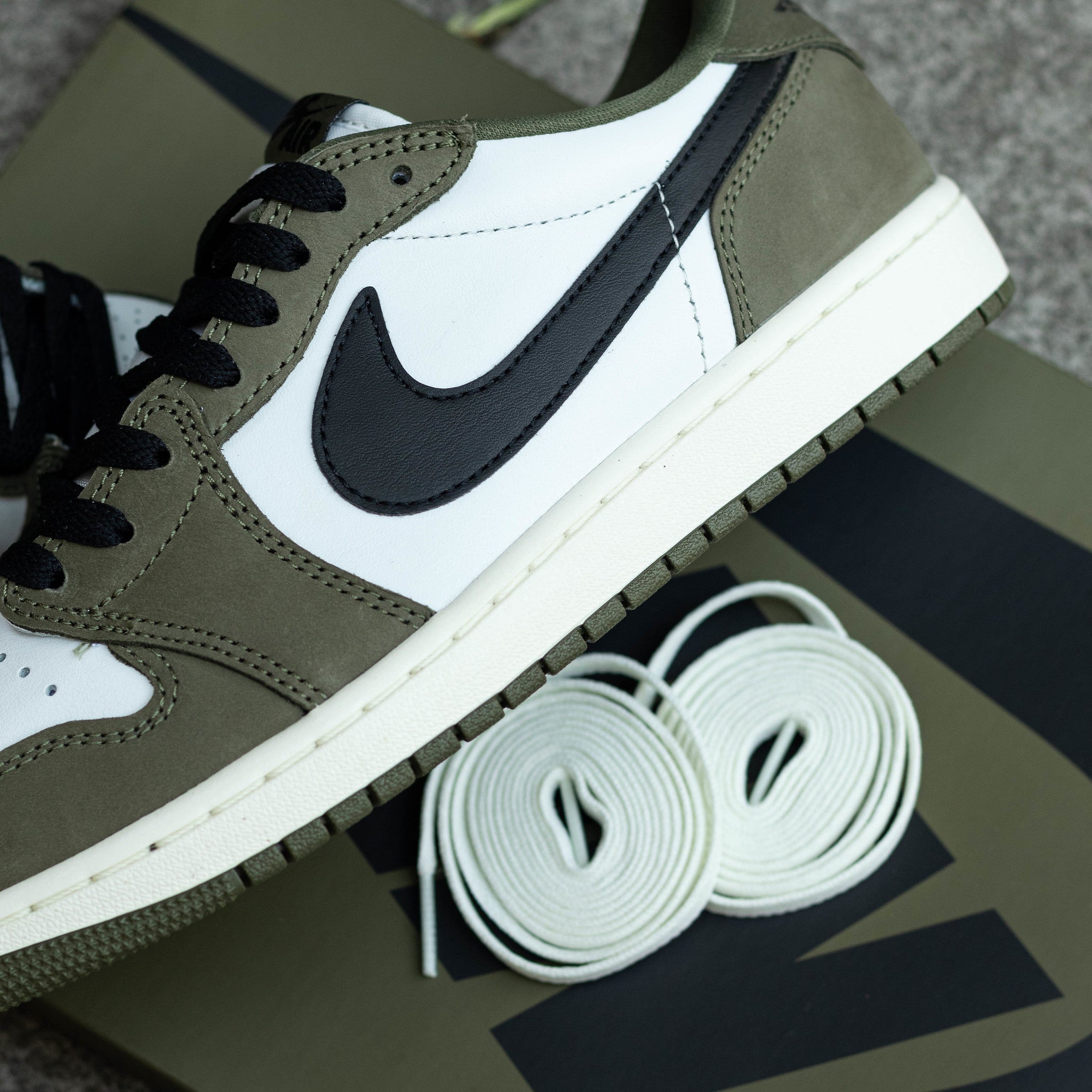 AIR JORDAN 1 LOW OG MEDIUM OLIVE