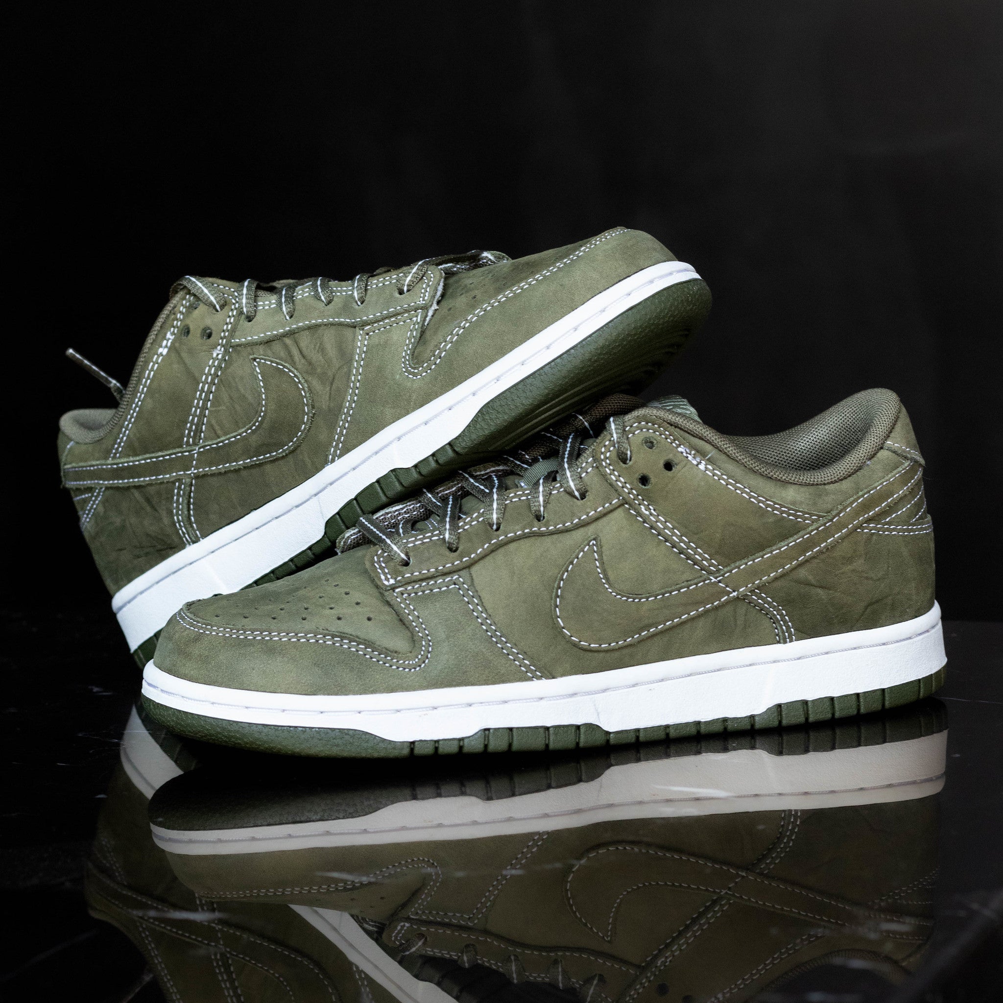NIKE DUNK LOW MEDIUM OLIVE SUMMIT WHITE