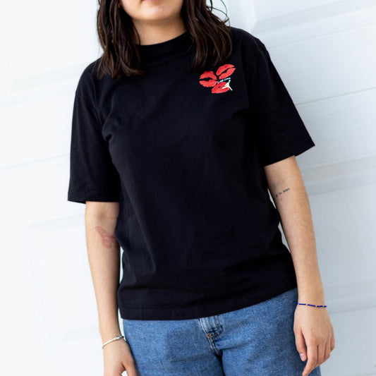JORDAN BLACK TEE KISS