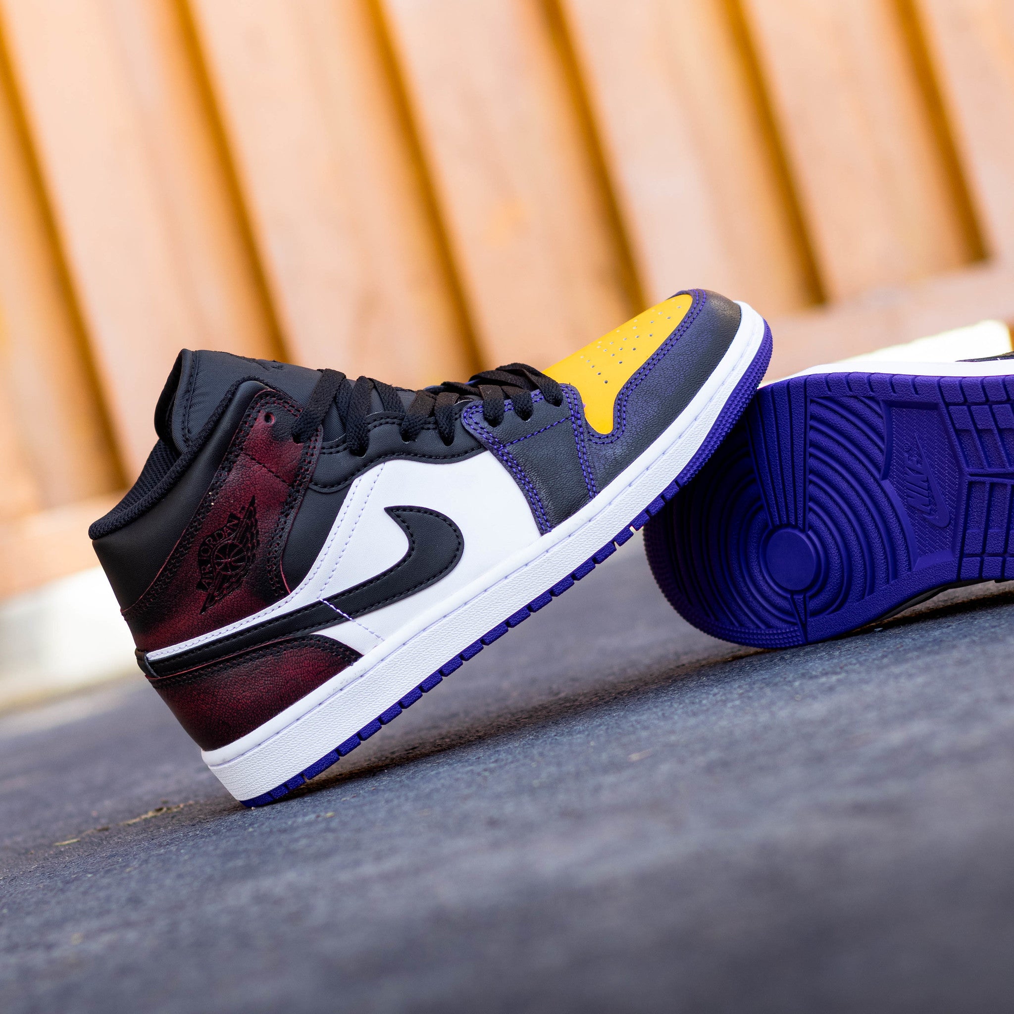 AIR JORDAN 1 MID LA TO CHICAGO