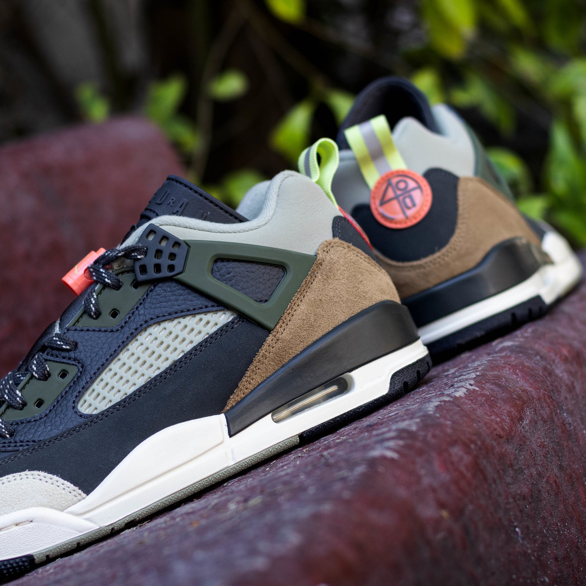 AIR JORDAN SPIZIKE LOW ANTHRACITE MANGO