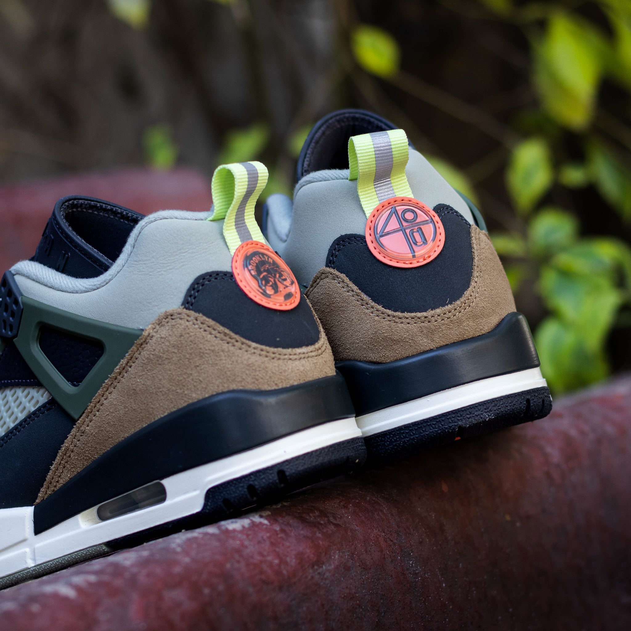 AIR JORDAN SPIZIKE LOW ANTHRACITE MANGO