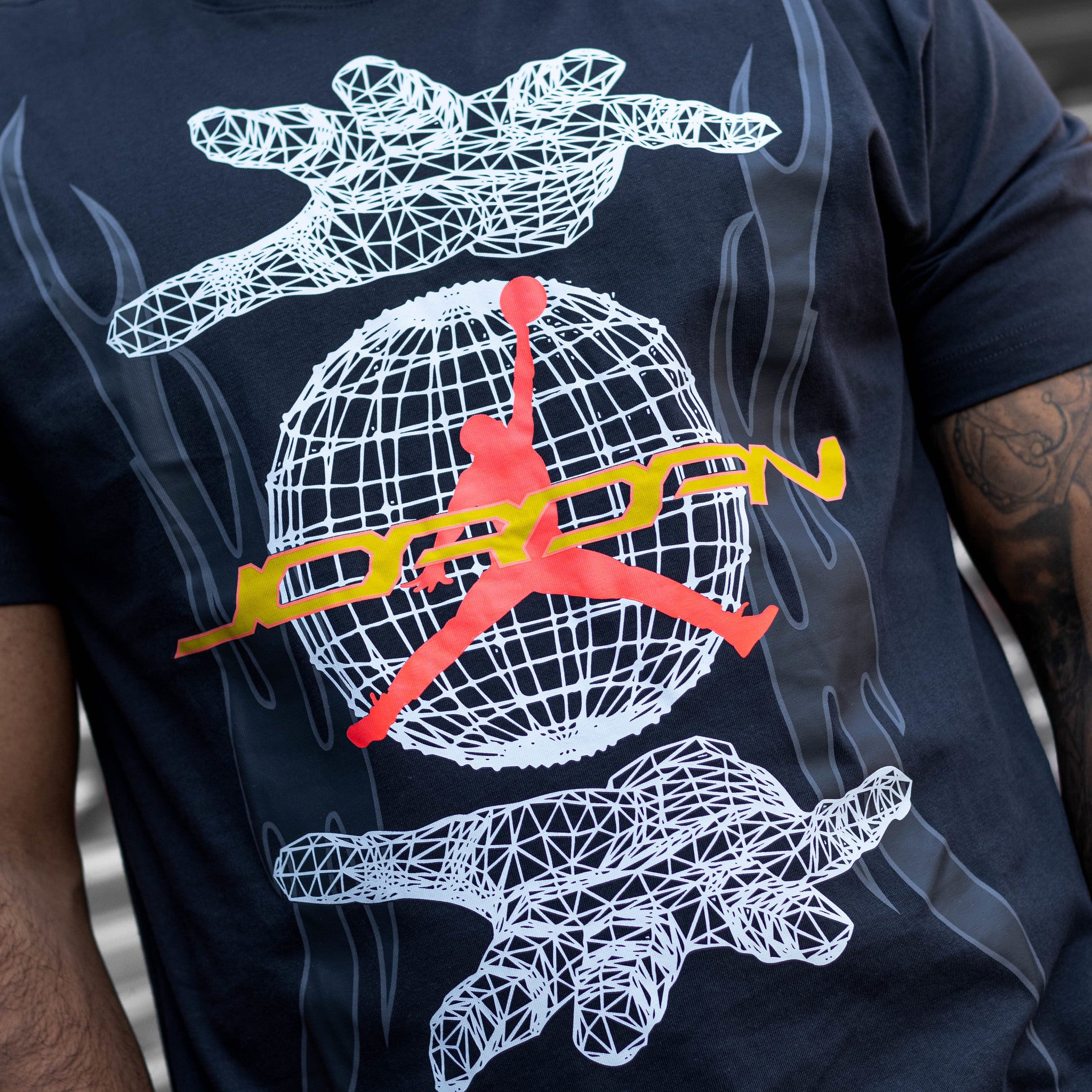 JORDAN TEE HANDS WORLD BLACK INFRA